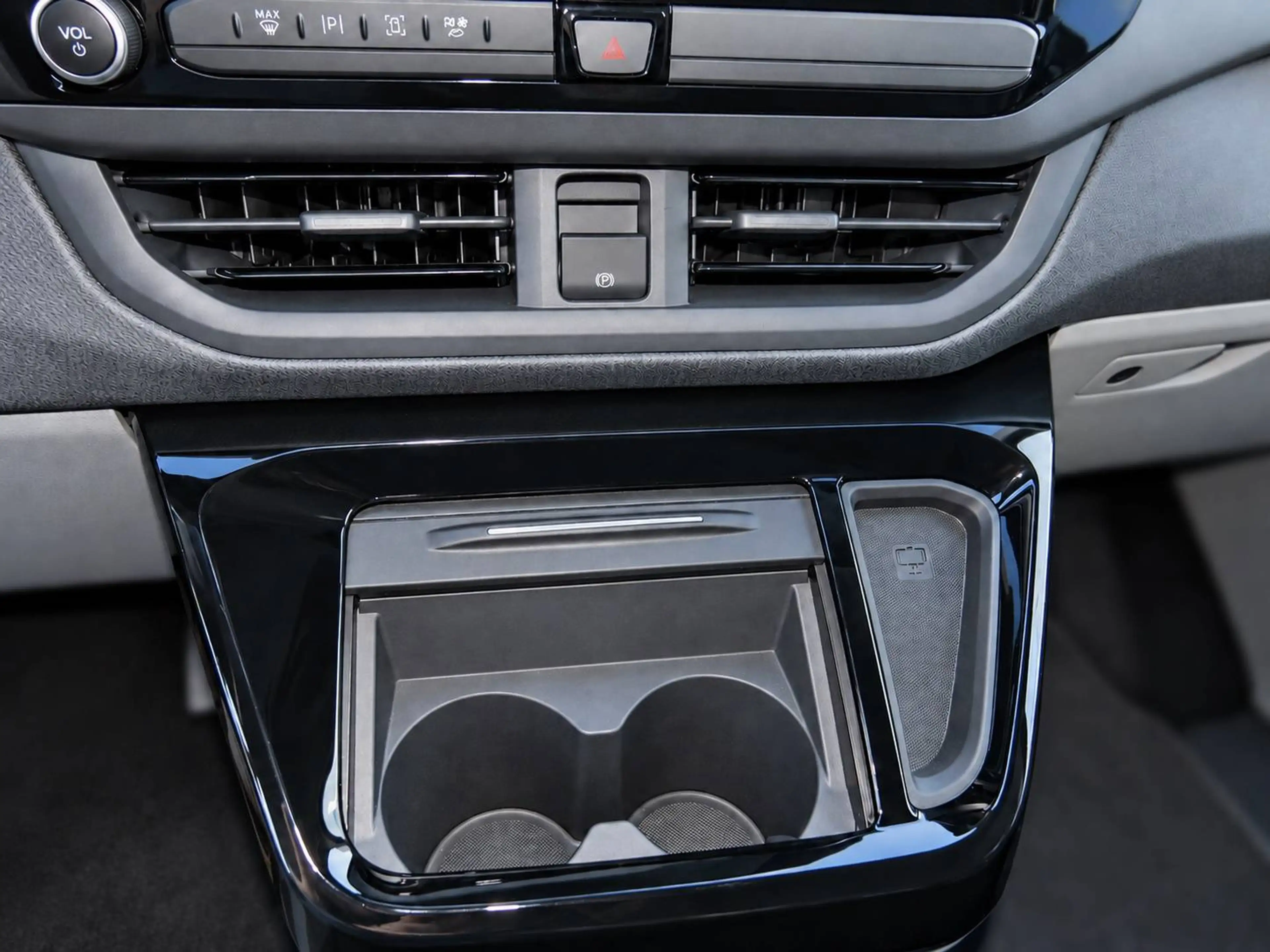 Ford Tourneo Custom Plug-in Hybrid 340 L1 Tourneo Sport FWD — photo 22