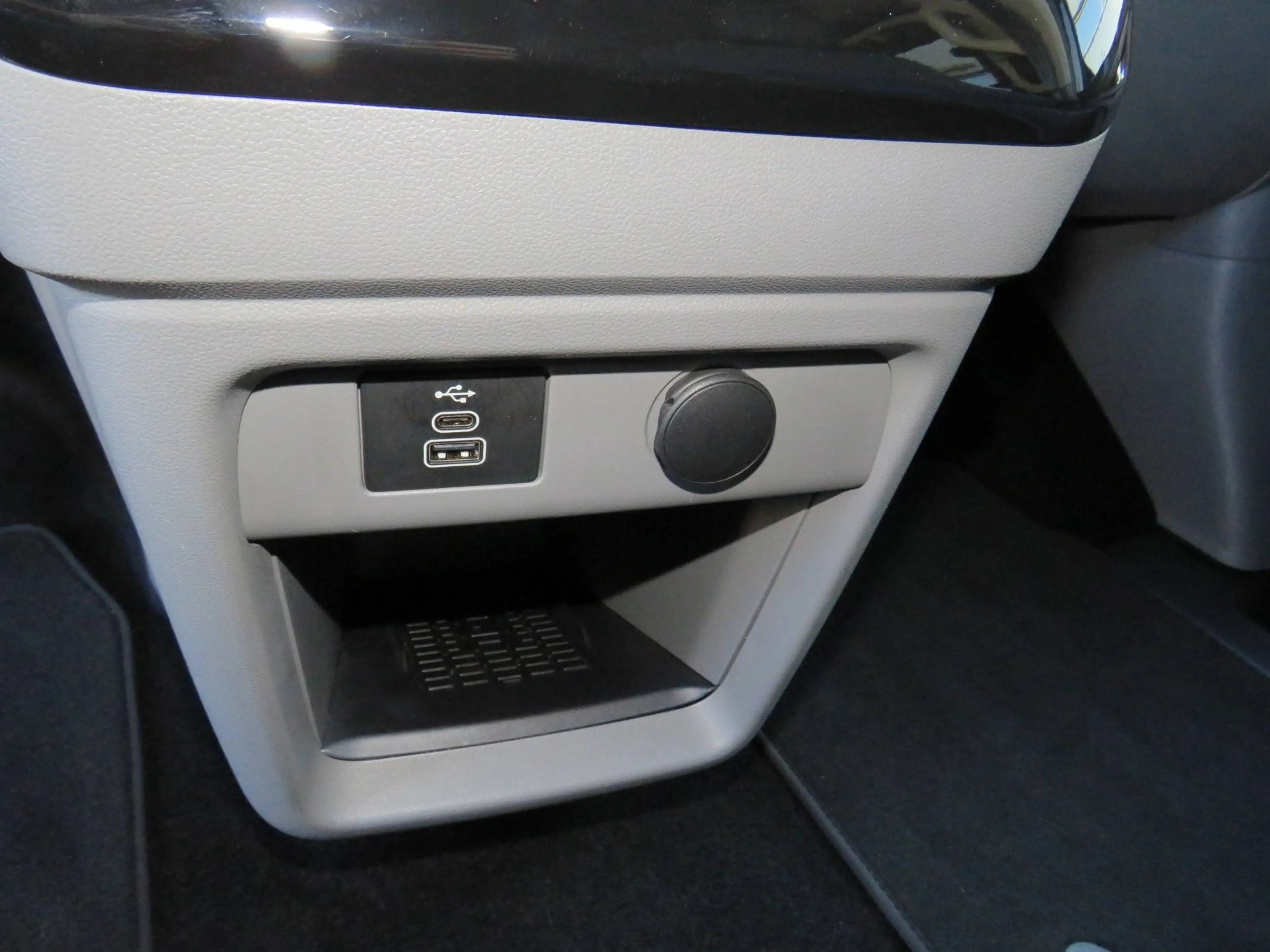 Ford Tourneo Custom Plug-in Hybrid 340 L1 Tourneo Sport FWD — photo 26