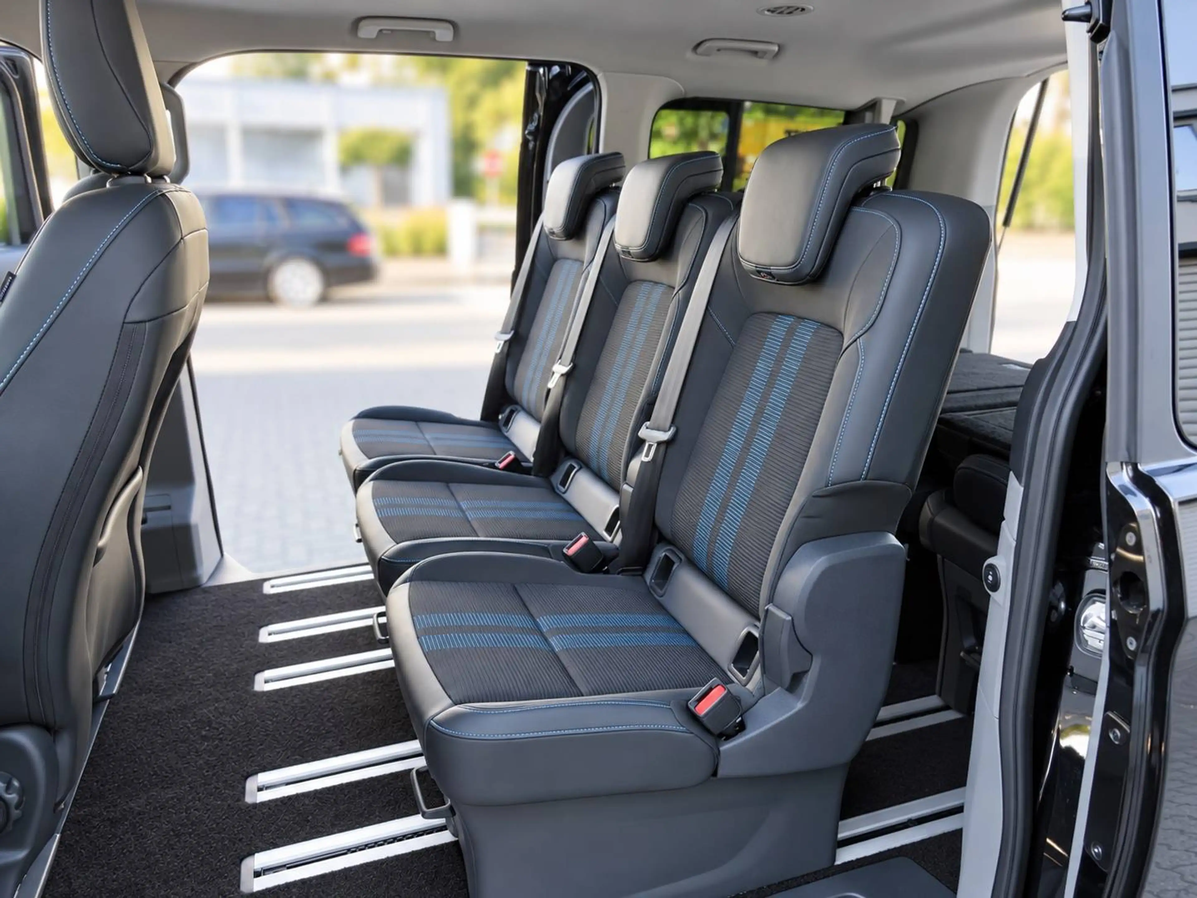 Ford Tourneo Custom Plug-in Hybrid 340 L1 Tourneo Sport FWD — photo 14