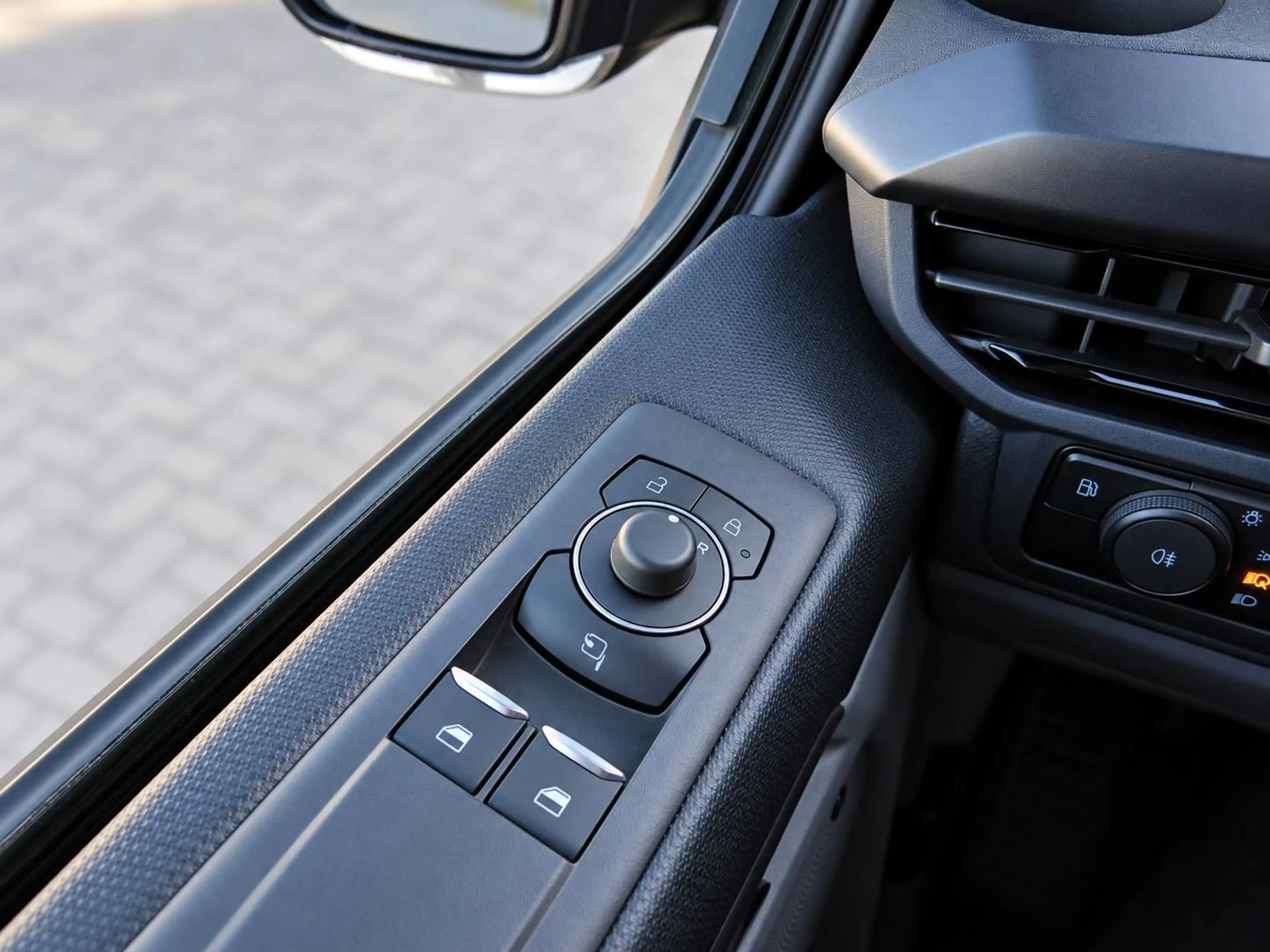 Ford Tourneo Custom Plug-in Hybrid 340 L1 Tourneo Sport FWD — photo 19