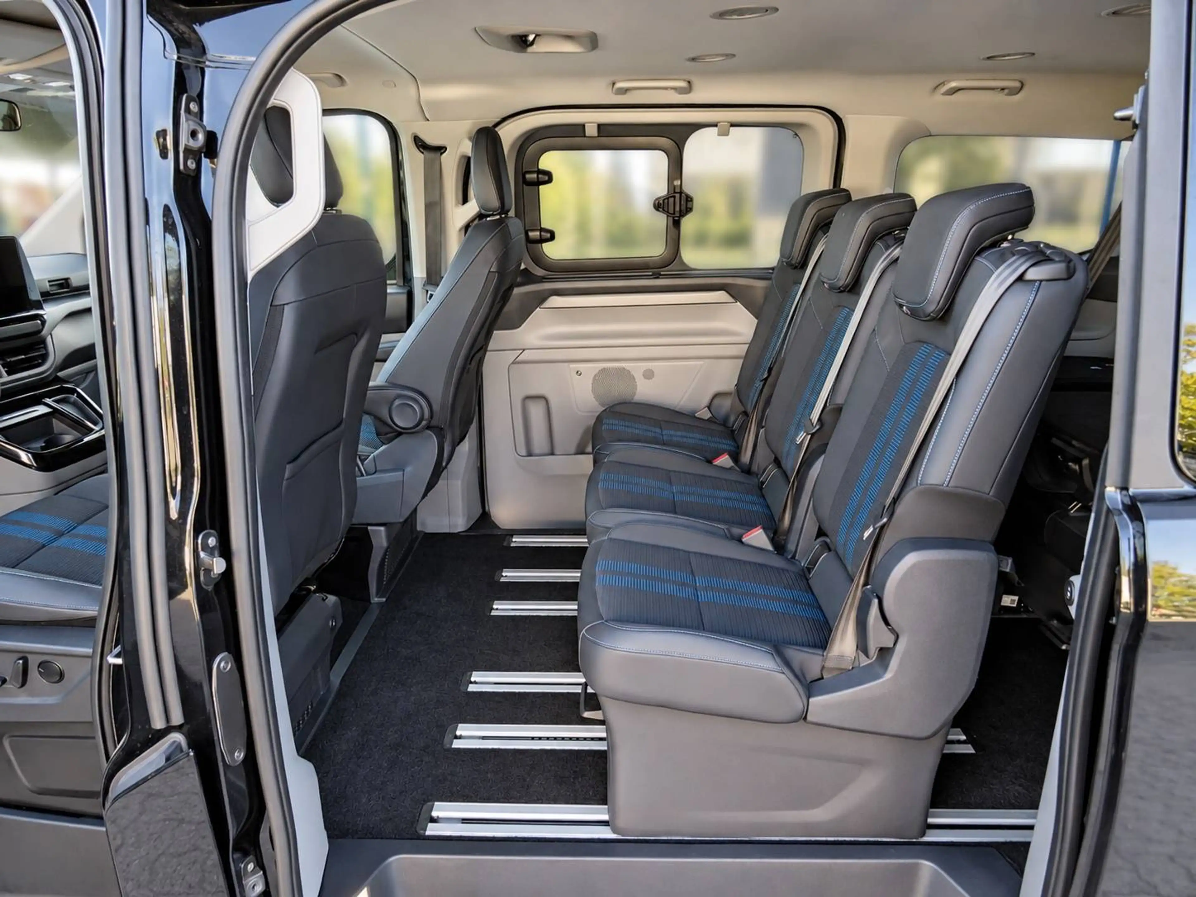 Ford Tourneo Custom Plug-in Hybrid 340 L1 Tourneo Sport FWD — photo 12