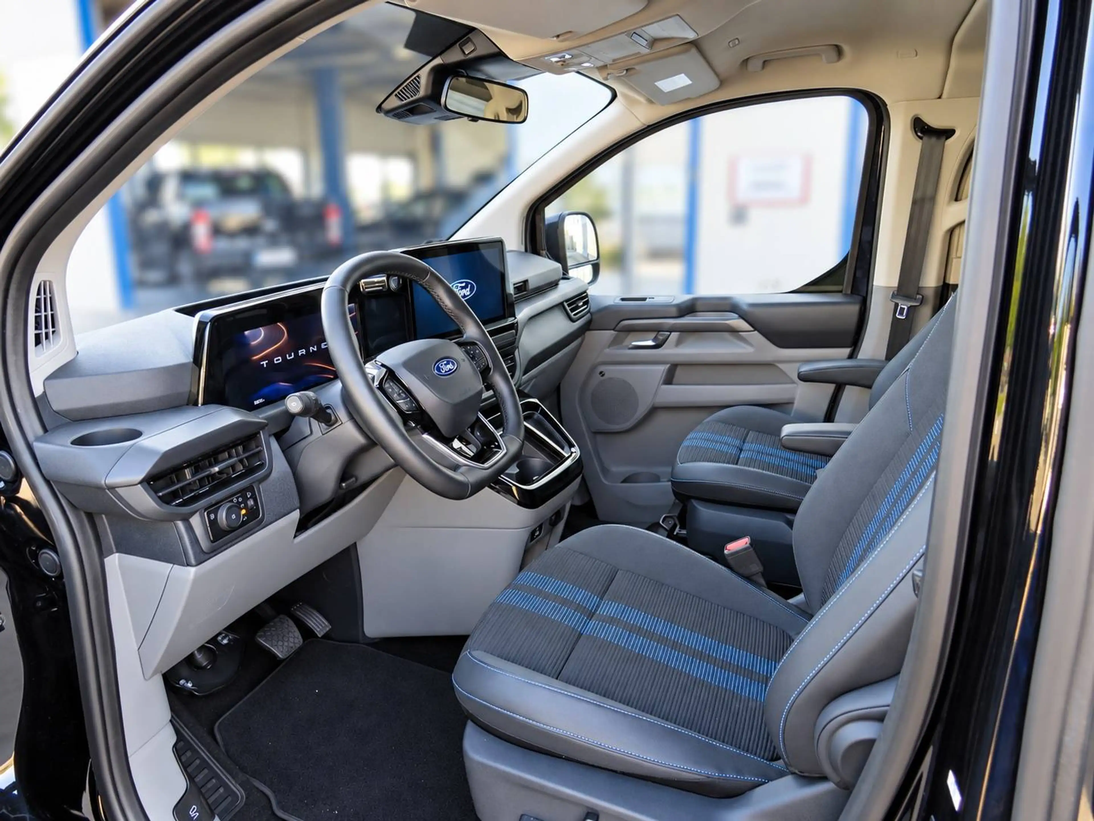 Ford Tourneo Custom Plug-in Hybrid 340 L1 Tourneo Sport FWD — photo 11