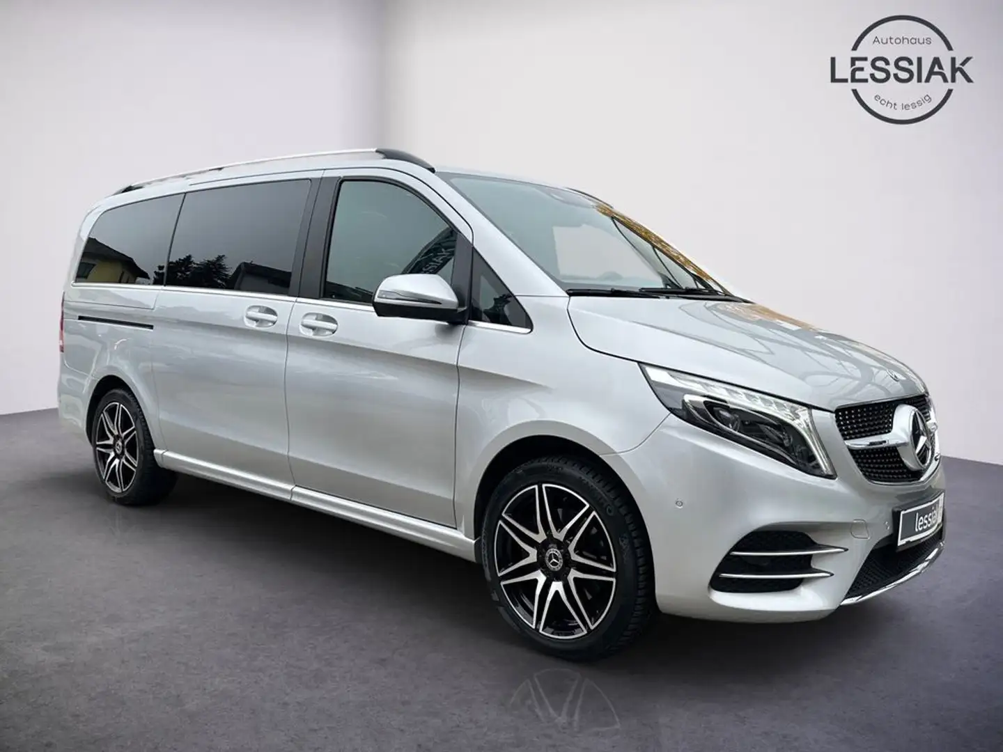 Mercedes-Benz V 300 d 4M lang | Pano | AMG | AHV | Fahrass. usw. Silber - 2