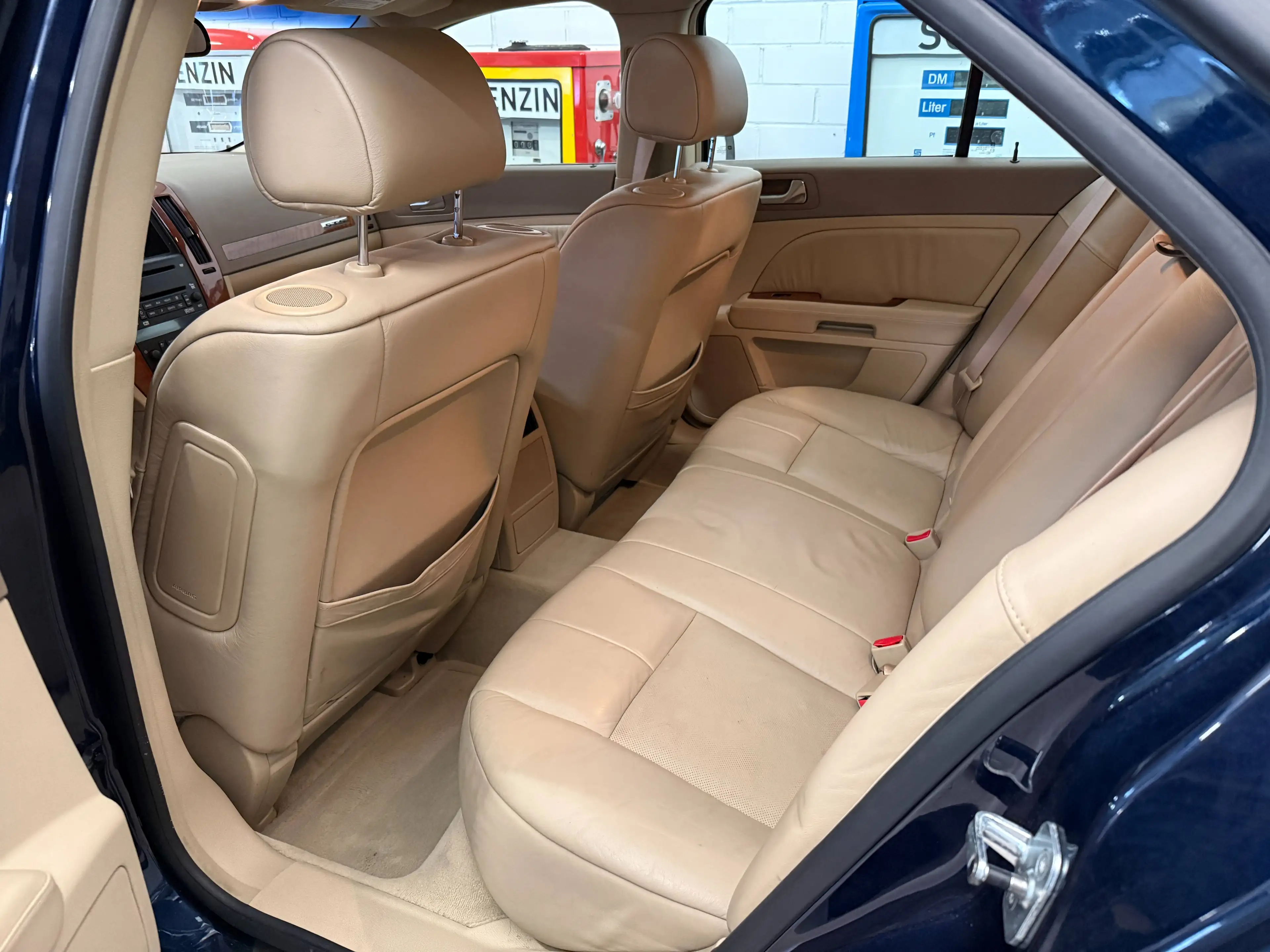 Cadillac STS STS 4.6 V8 AWD Sport Luxury — photo 12