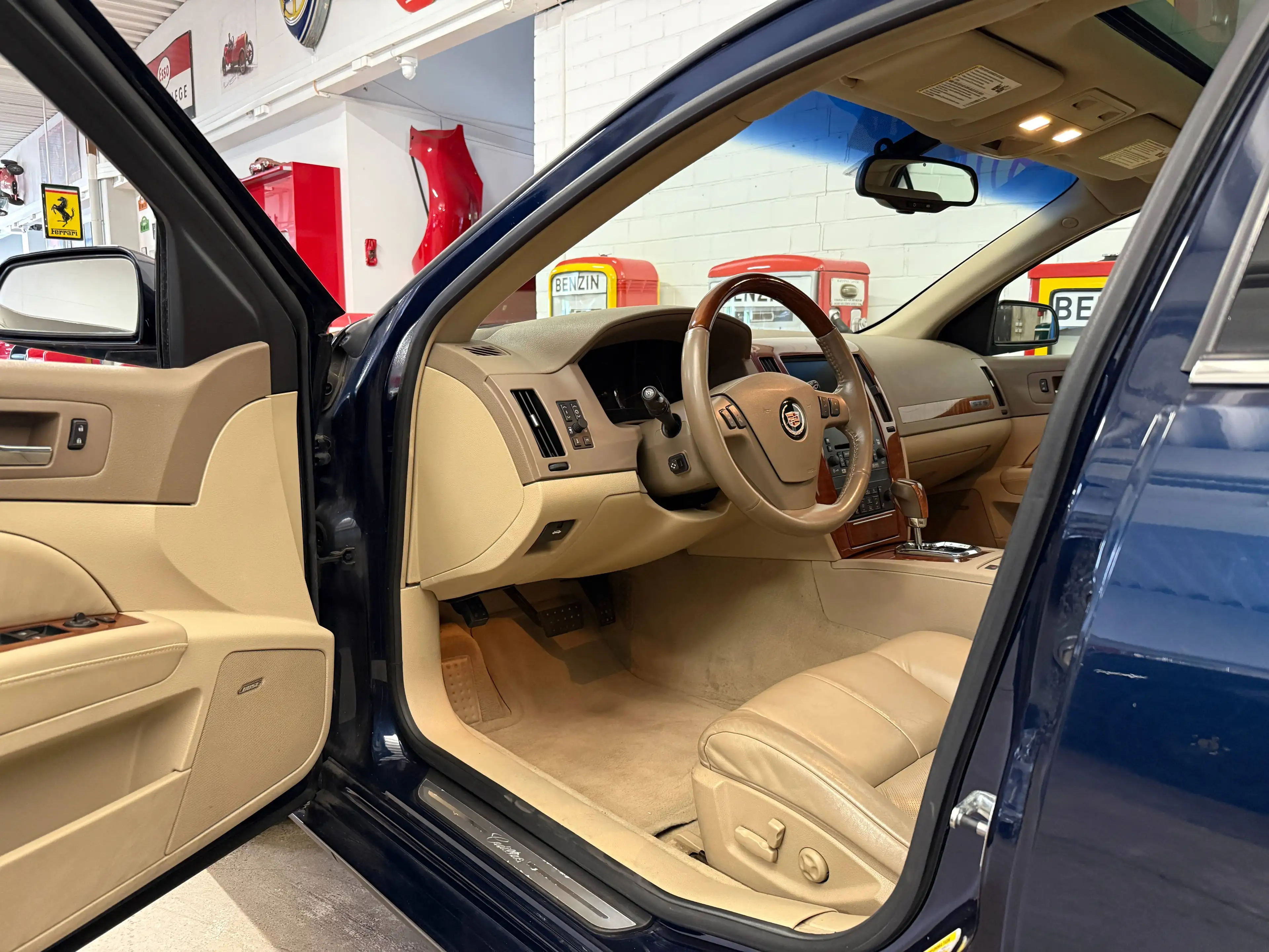 Cadillac STS STS 4.6 V8 AWD Sport Luxury — photo 6