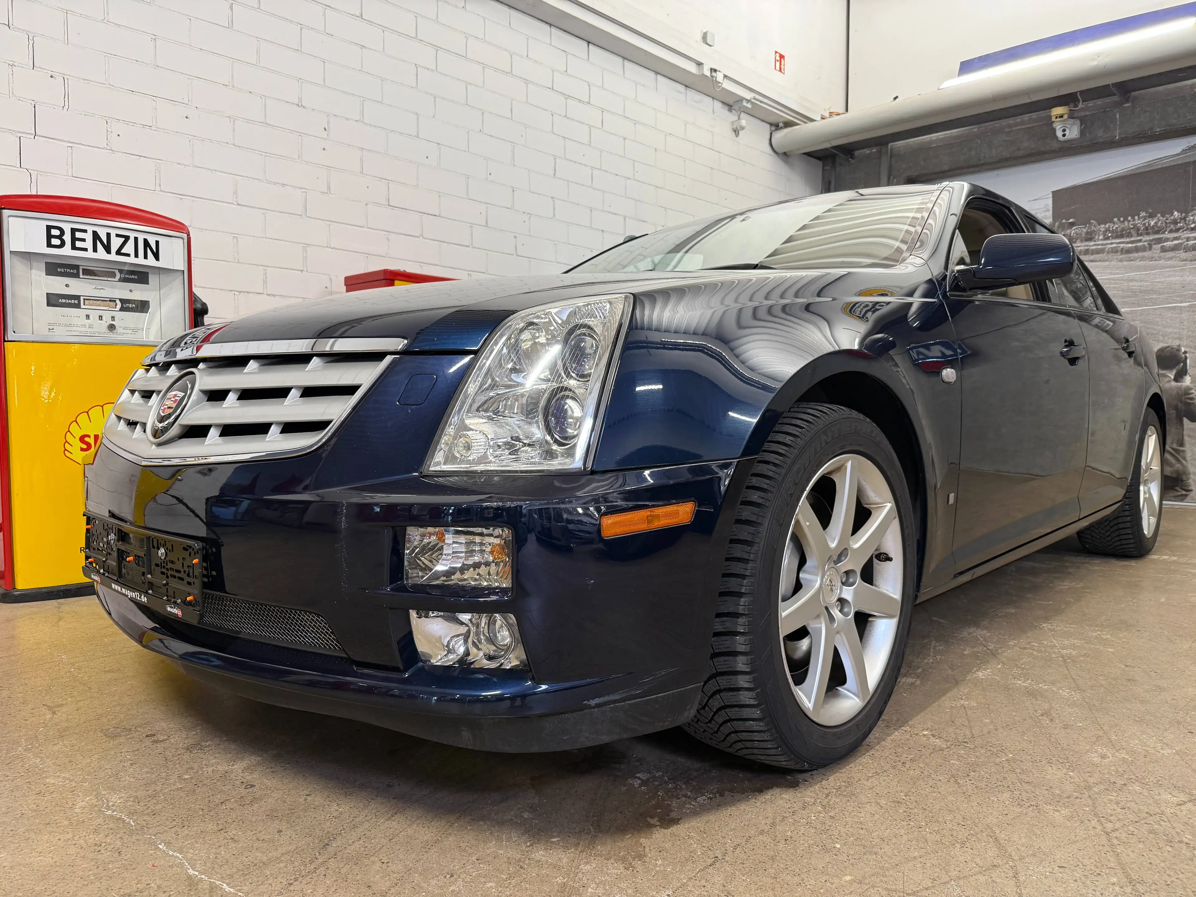 Cadillac STS STS 4.6 V8 AWD Sport Luxury — photo 2