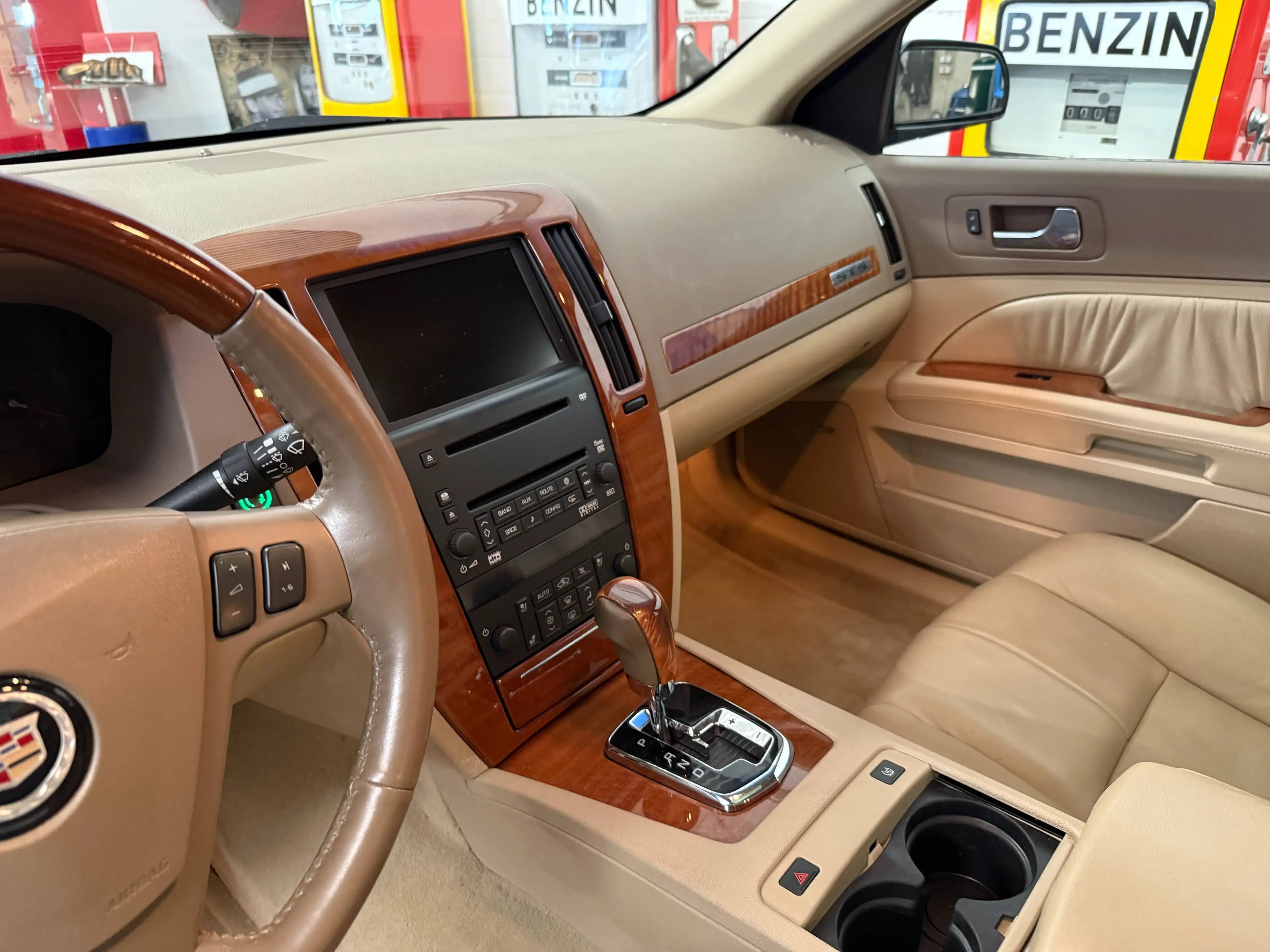 Cadillac STS STS 4.6 V8 AWD Sport Luxury — photo 9