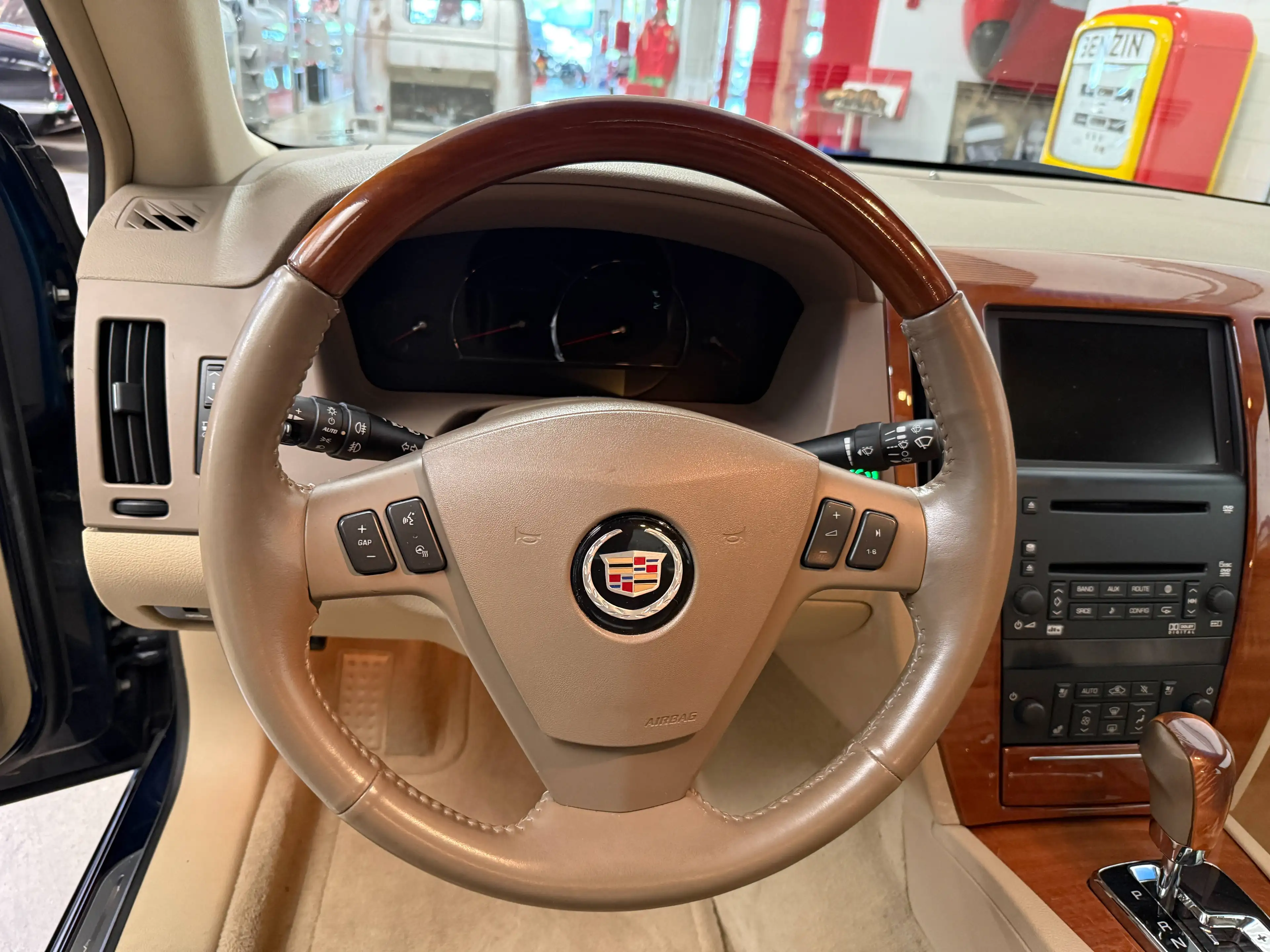 Cadillac STS STS 4.6 V8 AWD Sport Luxury — photo 8