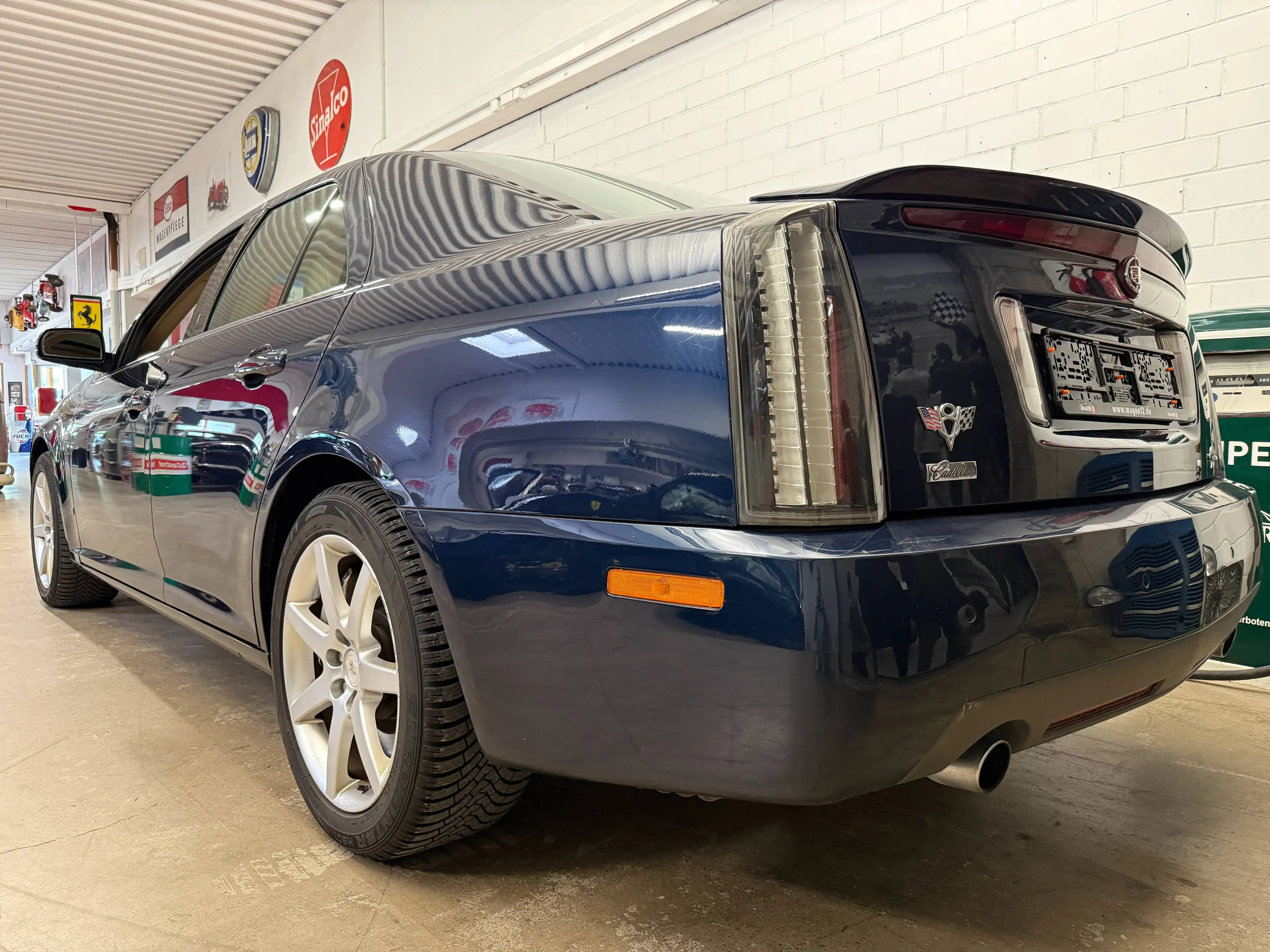 Cadillac STS STS 4.6 V8 AWD Sport Luxury — photo 14