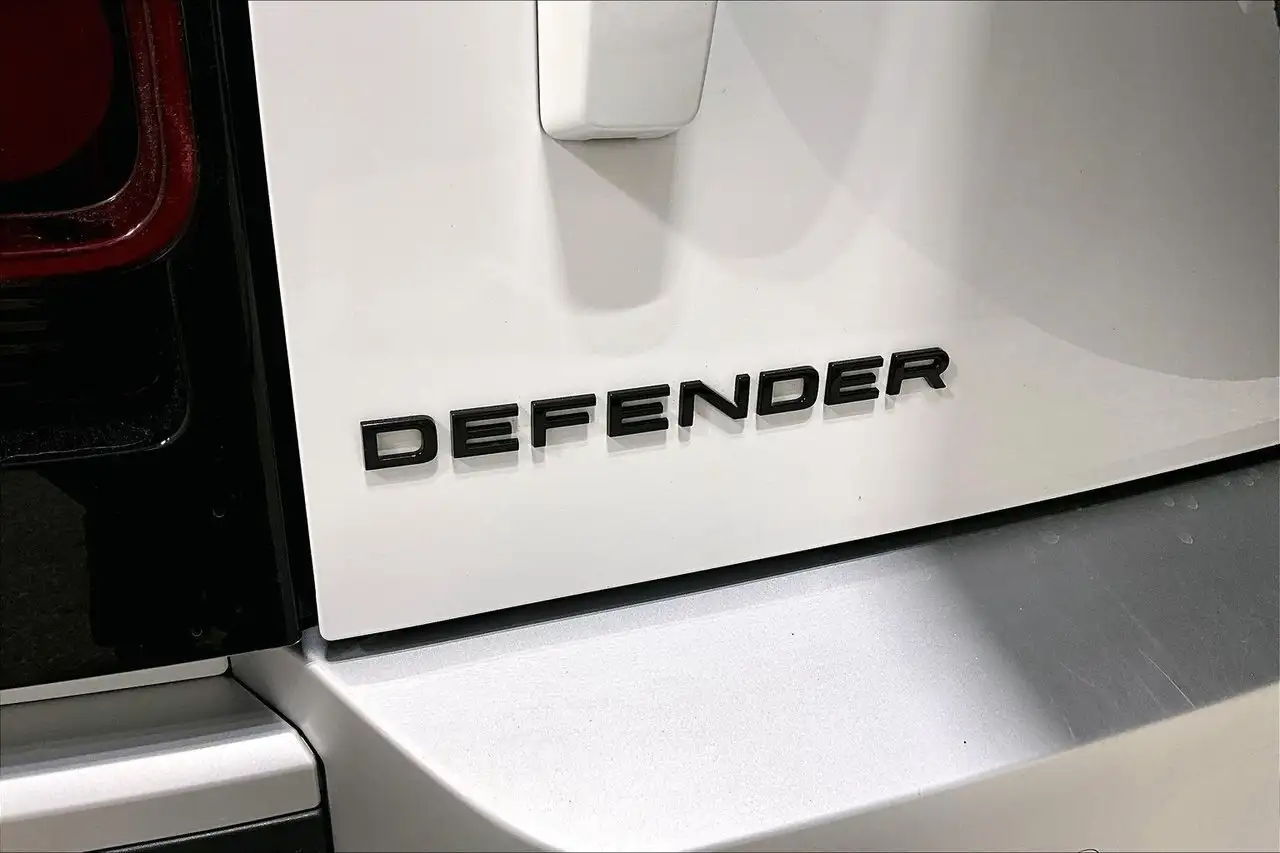 Land Rover Defender photo Land Rover Defender