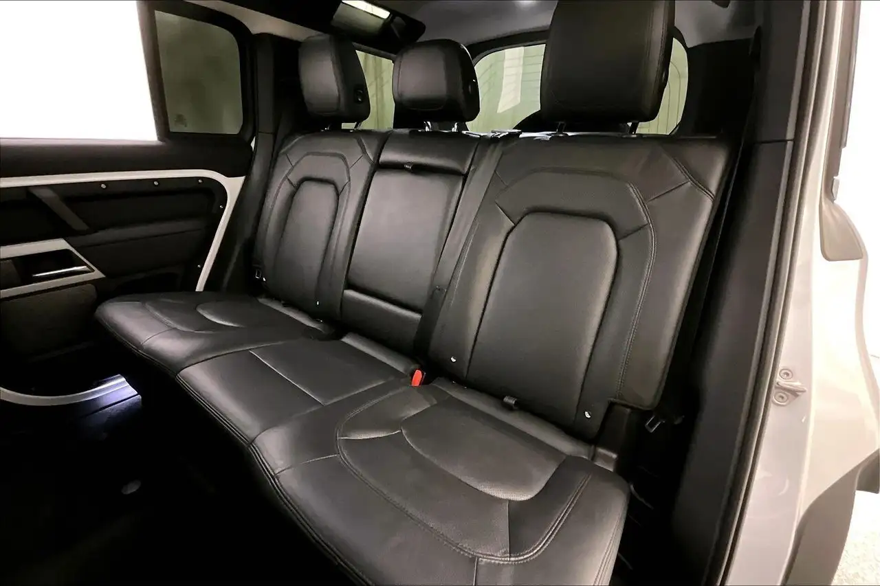 Land Rover Defender photo Land Rover Defender