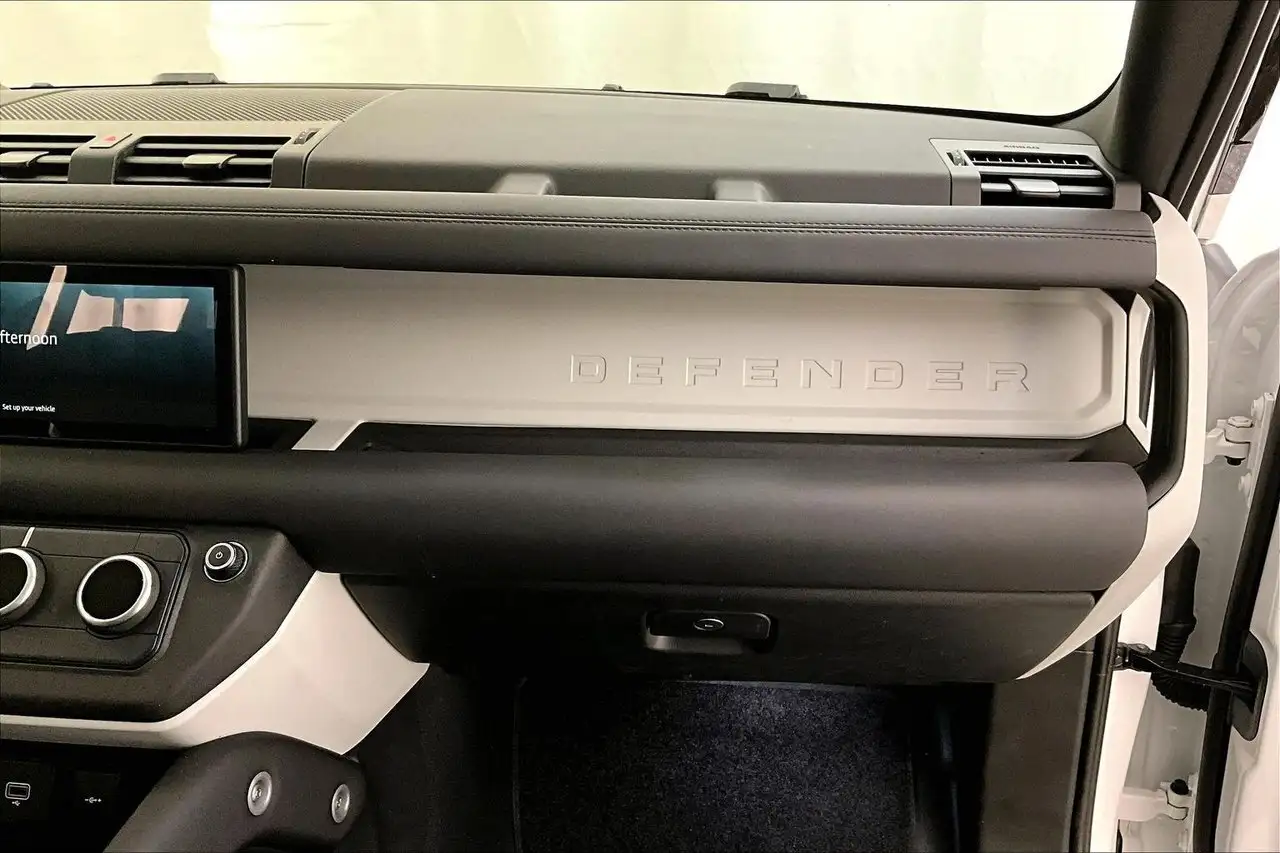 Land Rover Defender photo Land Rover Defender