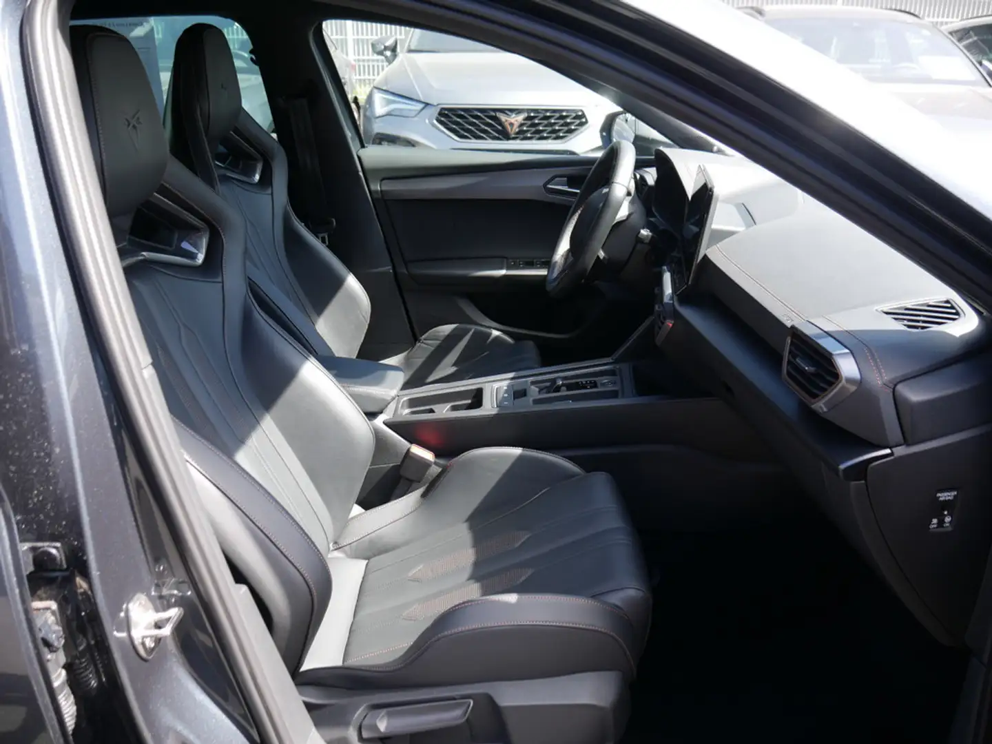 CUPRA Leon 2.0 TSI VZ BEATS SUPERSPORT MATRIX COPPE Grau - 2