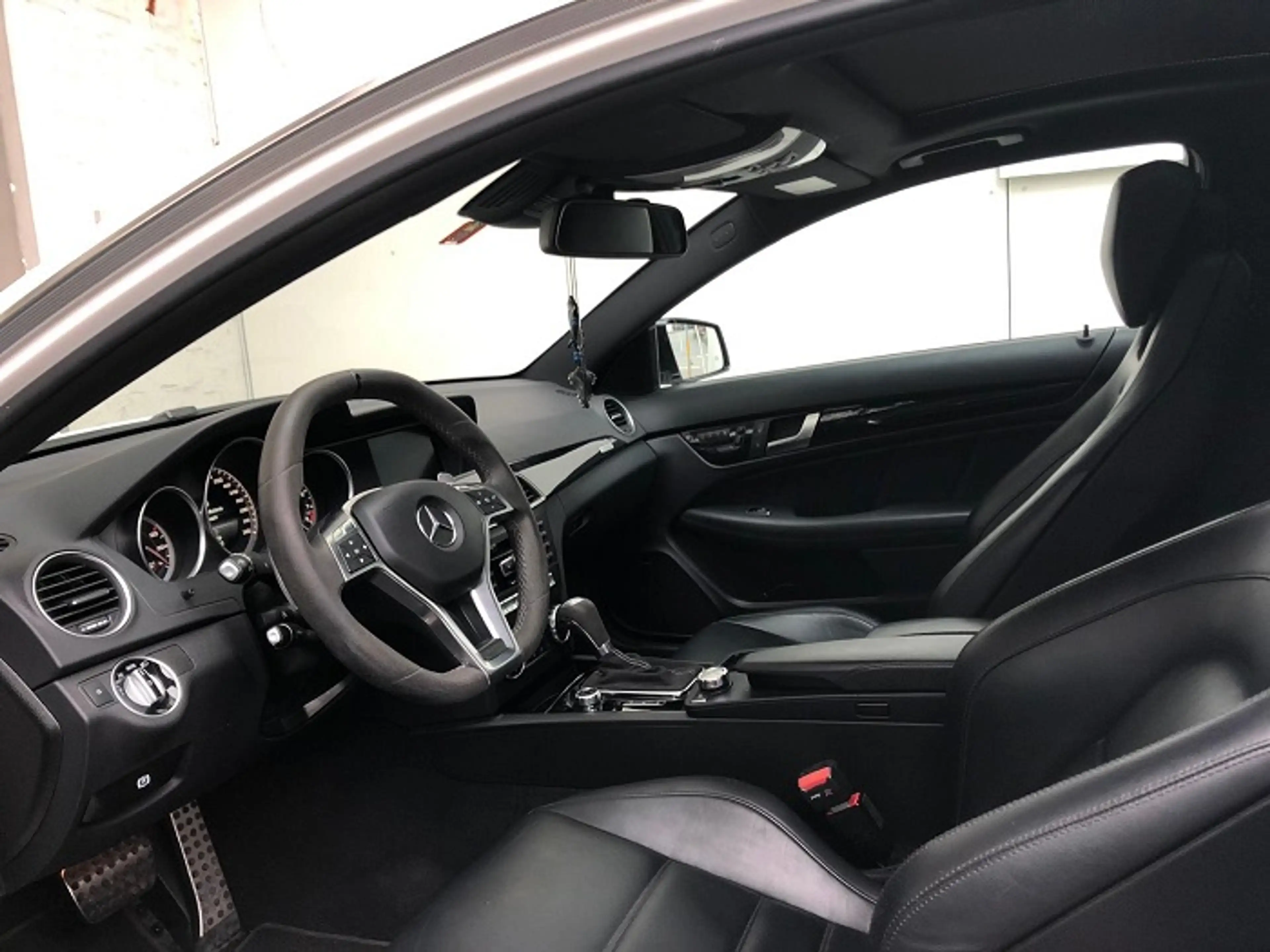 Mercedes-Benz C 63 AMG oupé AMG Edition 507 Speedshift MCT — photo 7