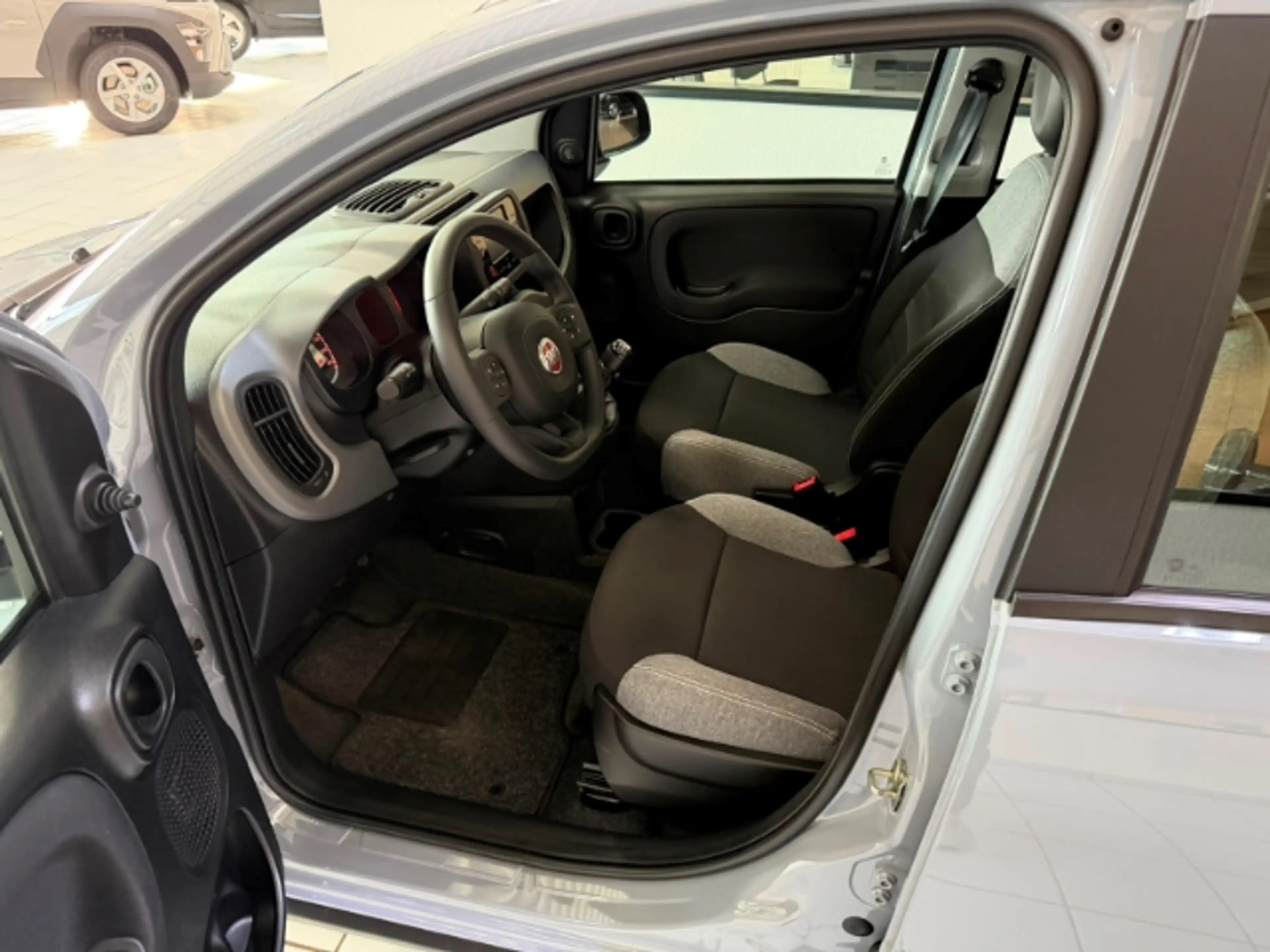 Fiat Panda Hybrid 1.0 GSE DAB Klima BT eFH — photo 8