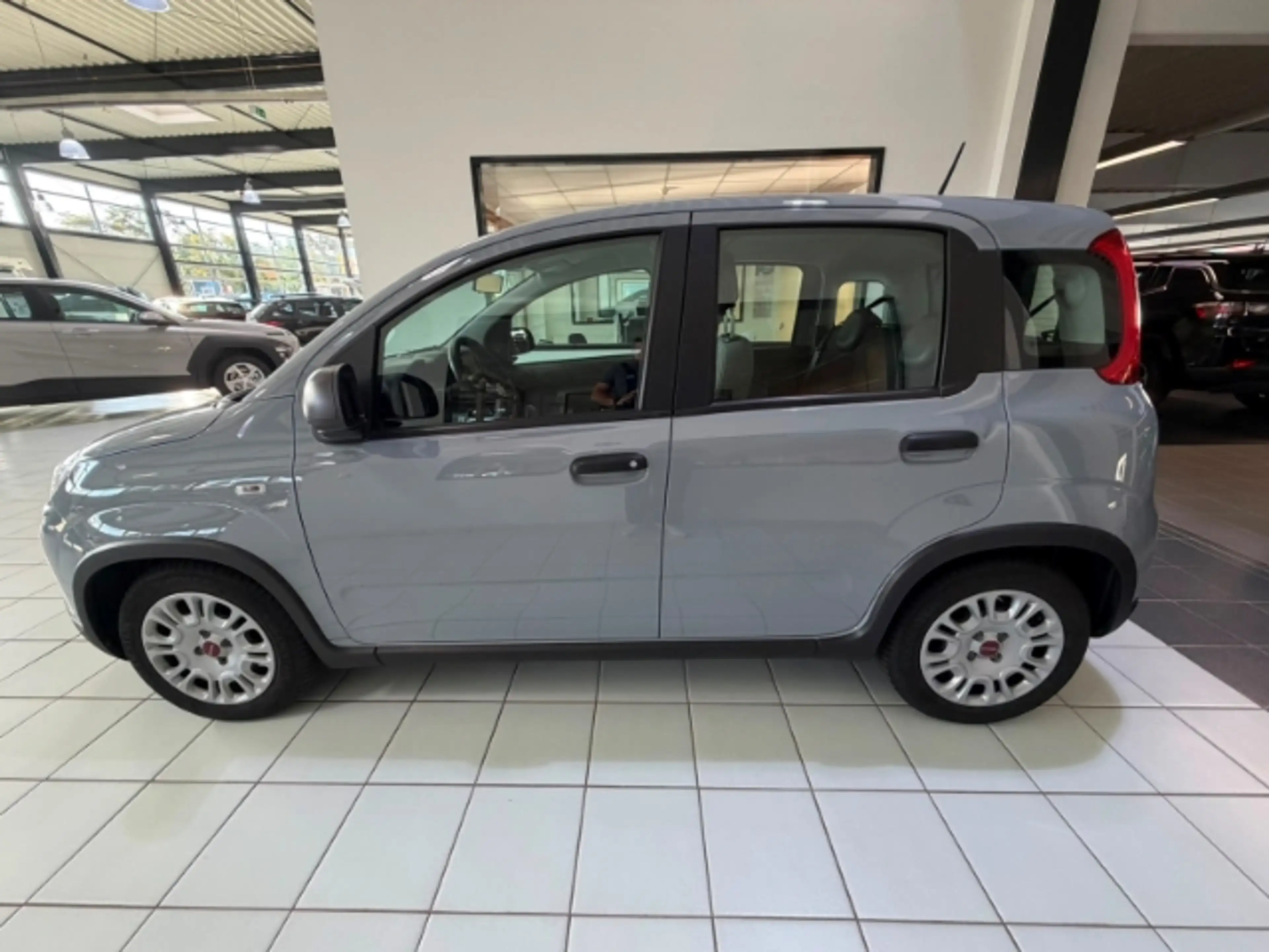 Fiat Panda Hybrid 1.0 GSE DAB Klima BT eFH — photo 5