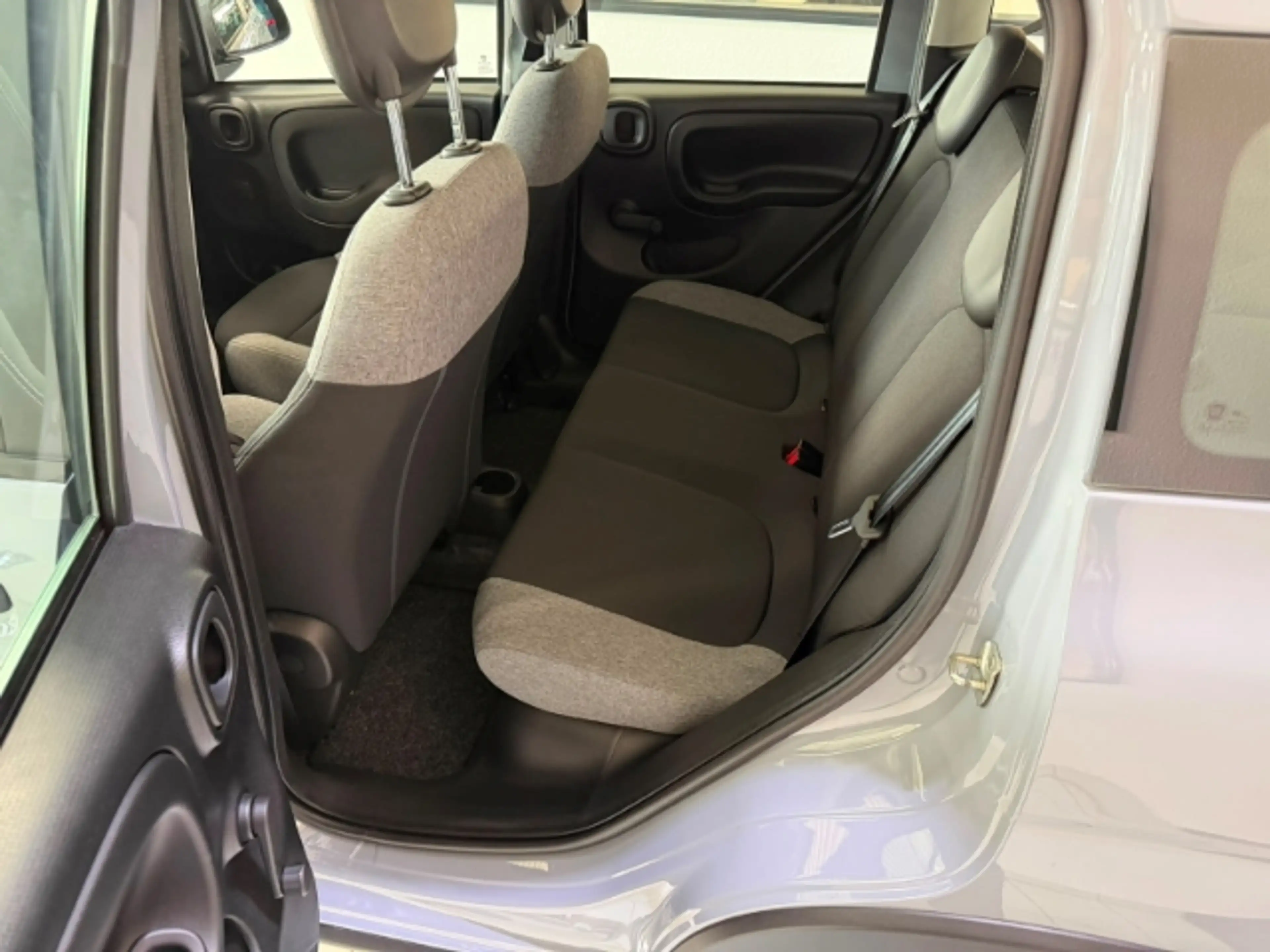 Fiat Panda Hybrid 1.0 GSE DAB Klima BT eFH — photo 9