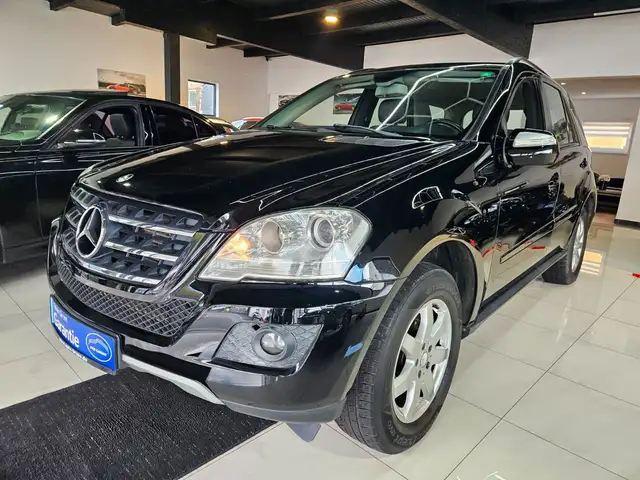 Mercedes-Benz ML 300 CDI  4Matic*AHK*NAVI*Scheckheft*Tuv-Neu