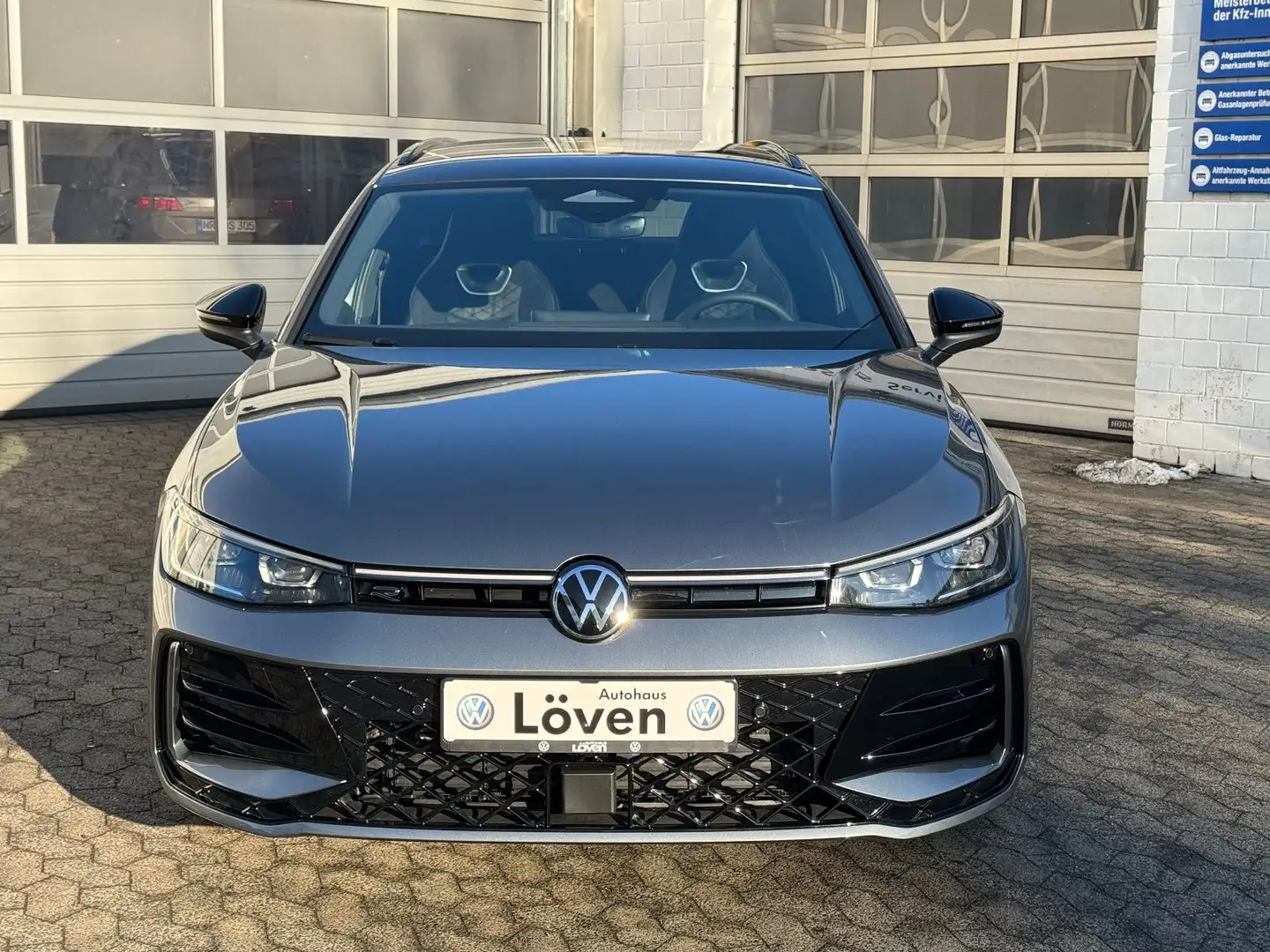 Volkswagen Passat Variant 2.0 TDI DSG R-Line|AHK|BlackStyle Grijs - 2