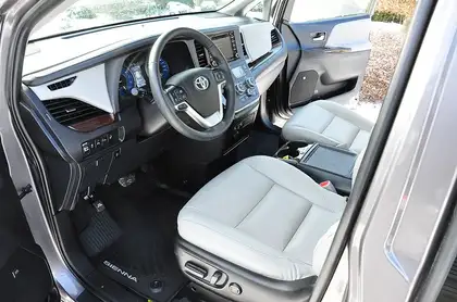 Annonce voiture d'occasion Toyota Sienna - CARADIZE
