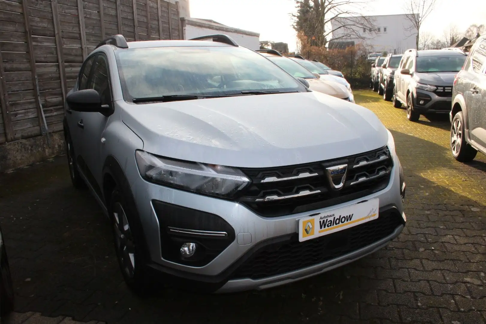 Dacia Sandero Stepway Essential TCe 100 ECO-G Grau - 2