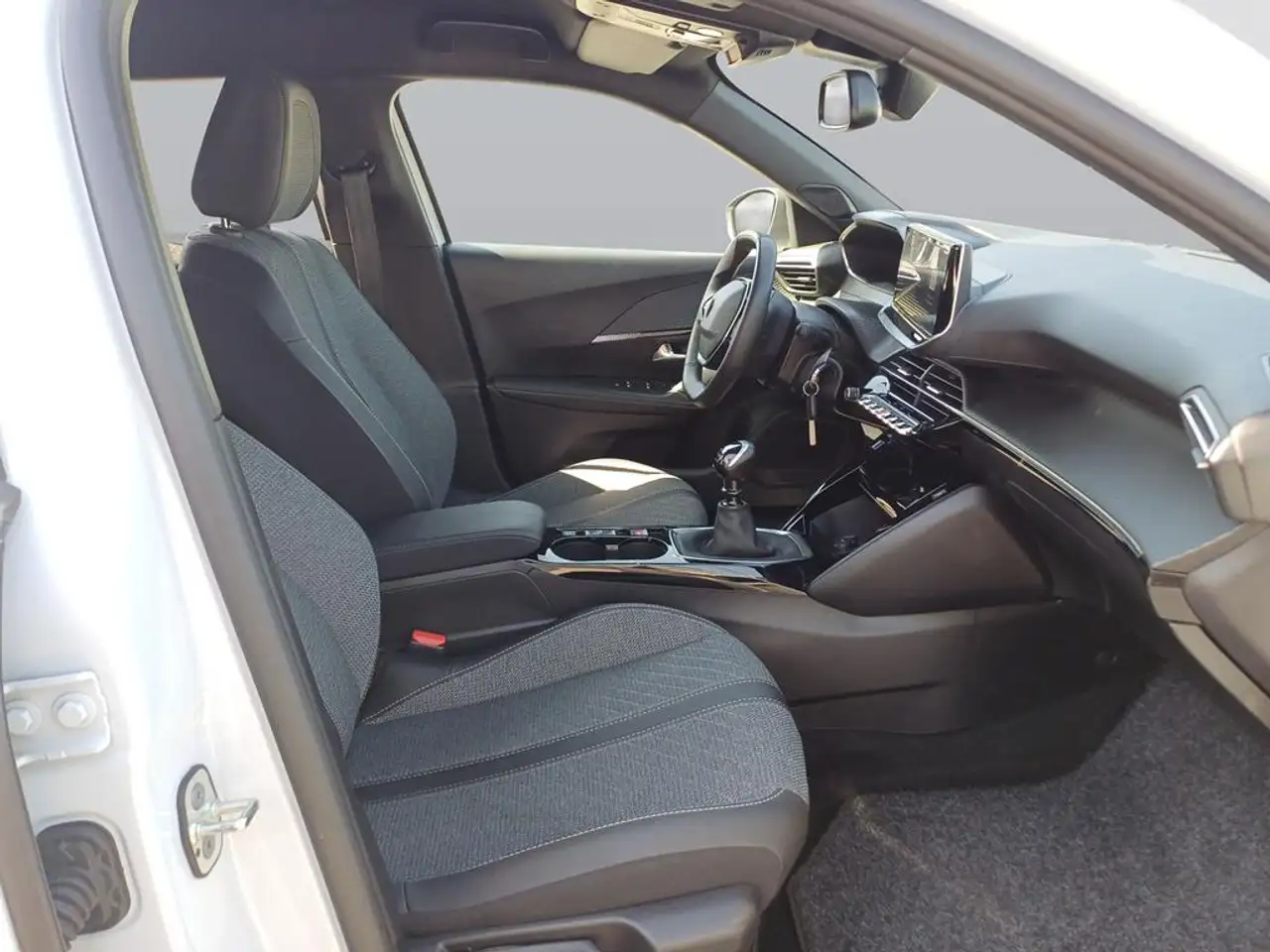 Peugeot 2008 Neuer 2008 Allure PureTech 100, миниатюра 11