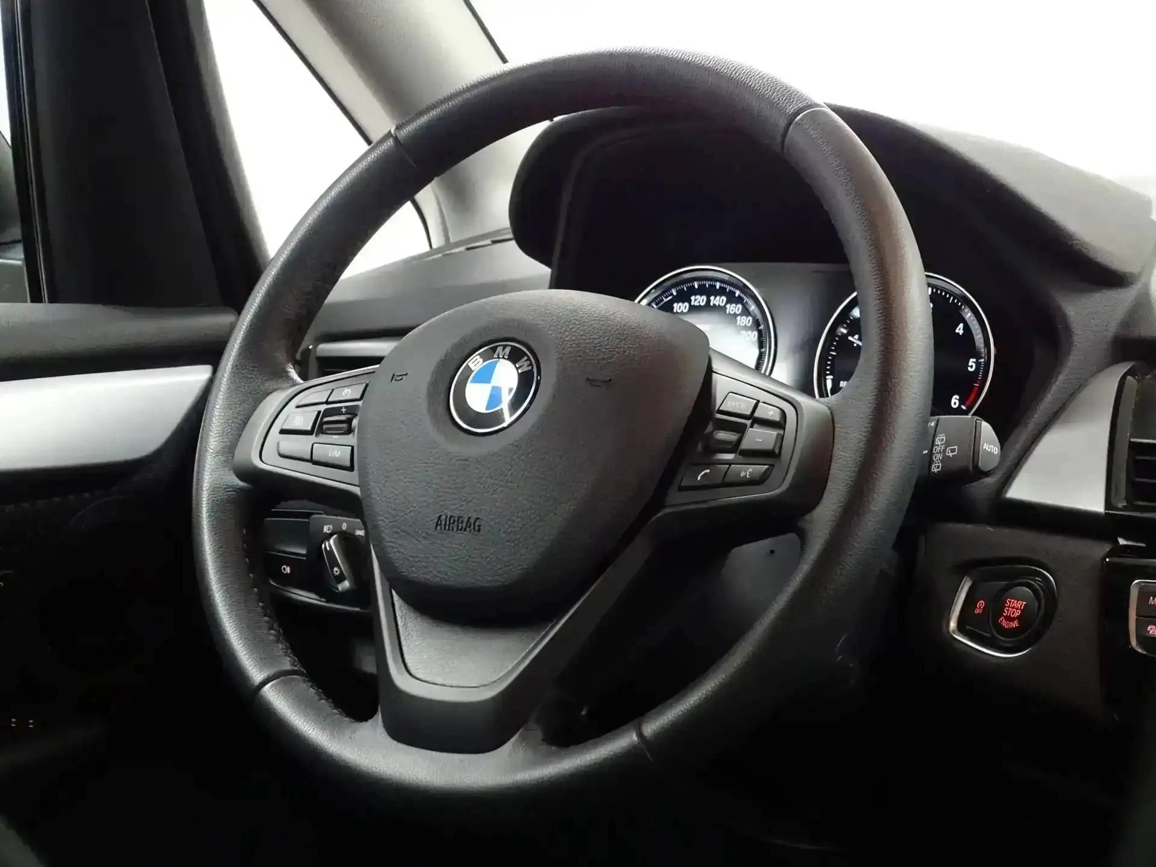 BMW 216 d Active Tourer **FACELIFT-NAVI-CRUISE-PDC** — photo 9