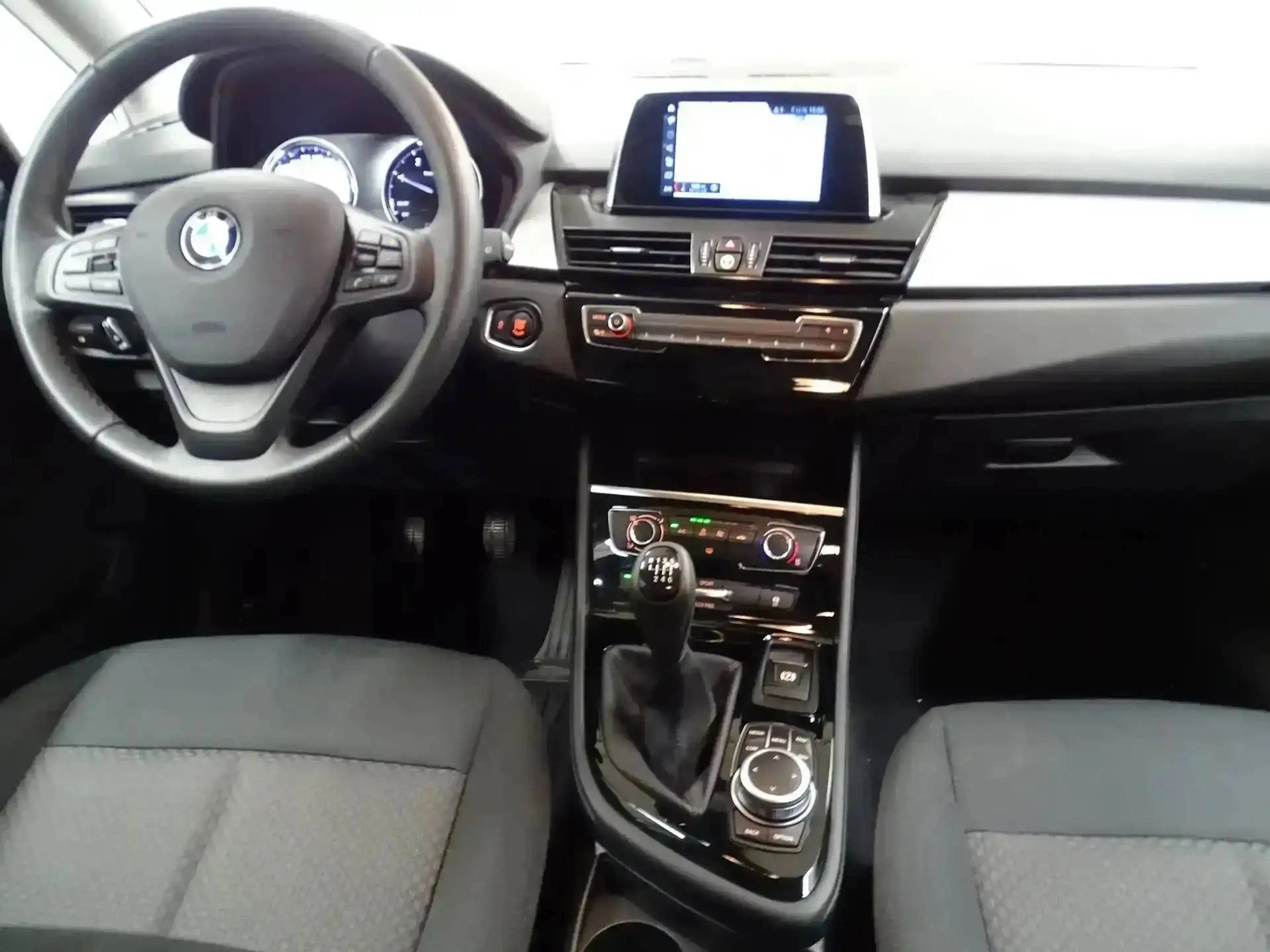 BMW 216 d Active Tourer **FACELIFT-NAVI-CRUISE-PDC** — photo 6