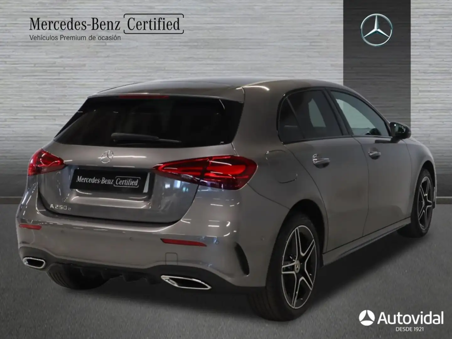 Mercedes-Benz A 250 250e Progressive Line Advanced 8G-DCT Gris - 2
