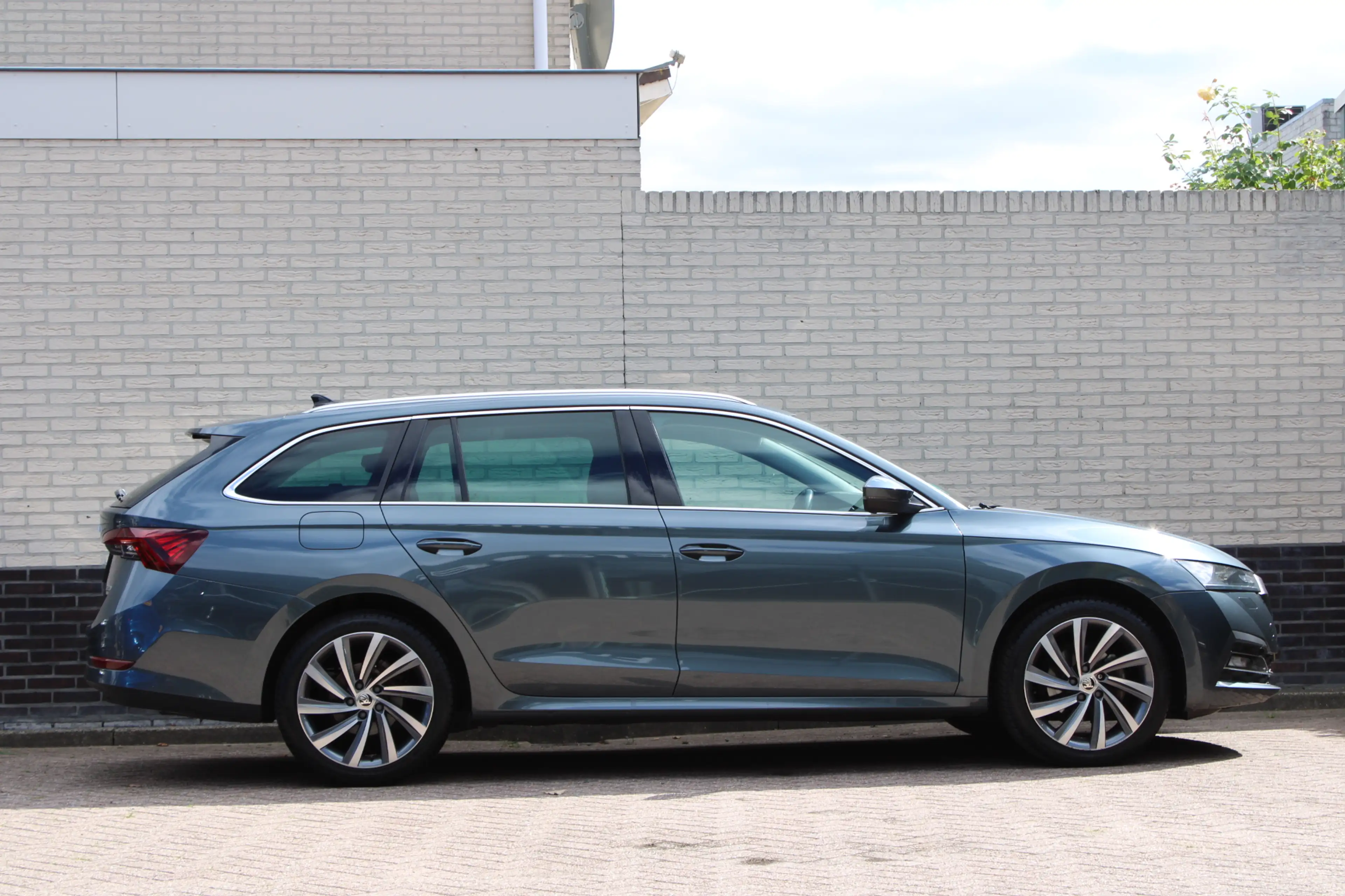 Skoda Octavia Combi 1.0 e-TSI Business Edition Plus | Trekhaak | — photo 2
