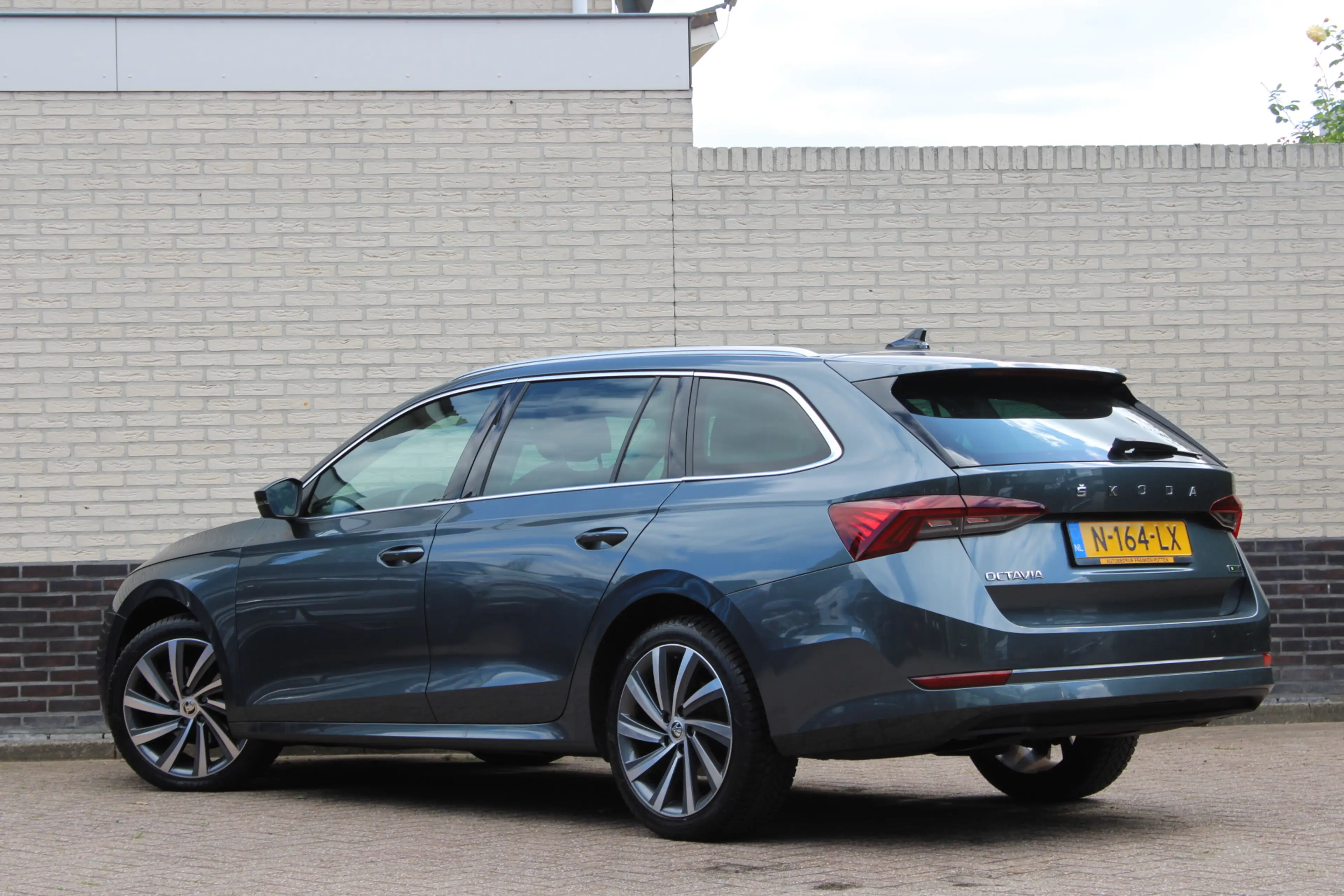 Skoda Octavia Combi 1.0 e-TSI Business Edition Plus | Trekhaak | — photo 3