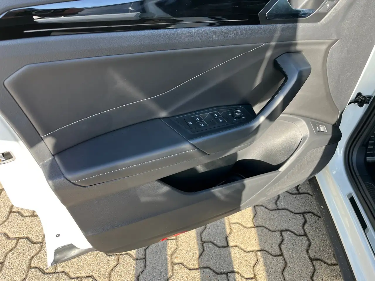 Volkswagen T-Roc 1.5 TSI R-Line 2xKlima ACC AHK AUT Kam. SD 14