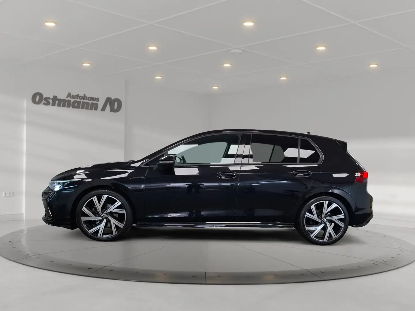 Volkswagen Golf VIII 1.5 eTSI R-Line HUD AHK RFK 18'' LED+ Zwart - 2
