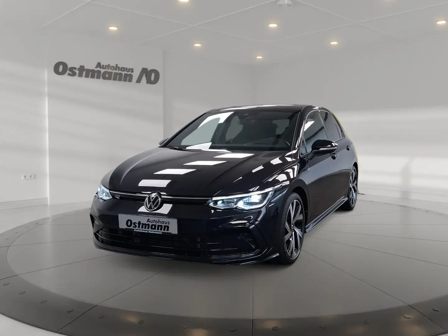 Volkswagen Golf VIII 1.5 eTSI R-Line HUD AHK RFK 18'' LED+ Zwart - 1
