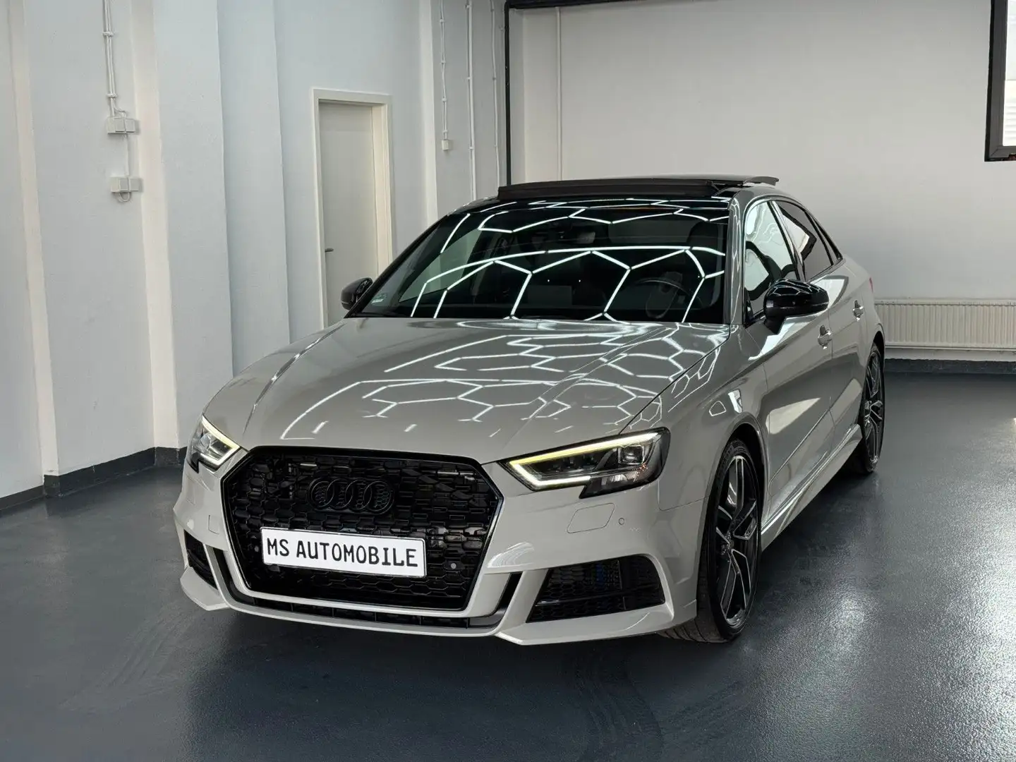 Audi S3 Lim. 2.0 TFSI quattro *AKRAPOVIC*PANO*KAM* Blau - 1