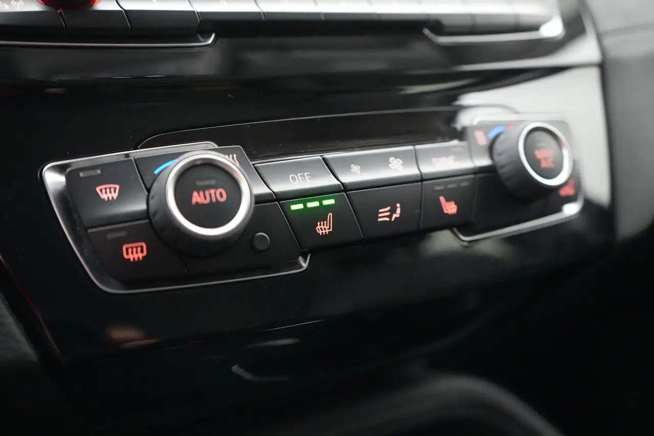 BMW X1 2.0 sDrive18dA xLine Business LEDER/STOF LED GPS P, миниатюра 19