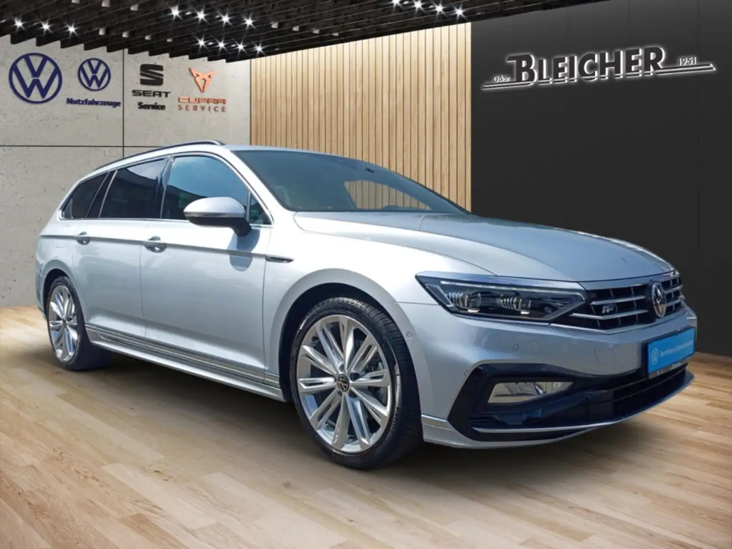 Volkswagen Passat 1.5 TSI ''Business'' AHK+Panoramadach+Travel-Ass. Zilver - 2