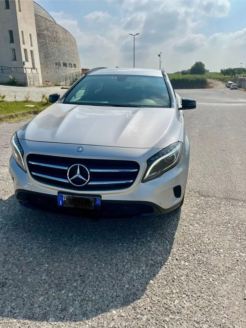 Mercedes-Benz GLA 220 gla 220 - 1