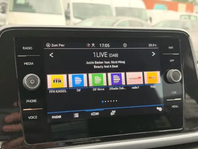 Volkswagen T-Roc view 14