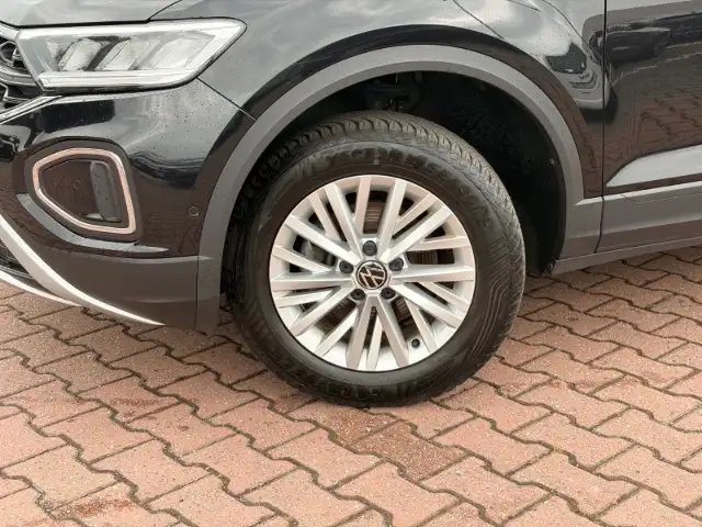 Volkswagen T-Roc view 13