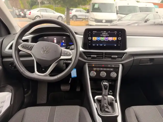Volkswagen T-Roc view 7