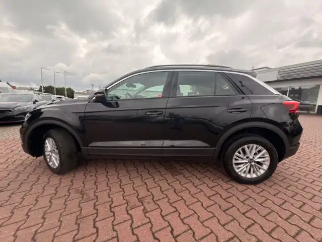 Volkswagen T-Roc view 6