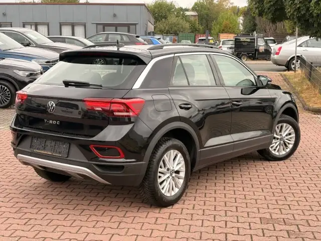 Volkswagen T-Roc view 4