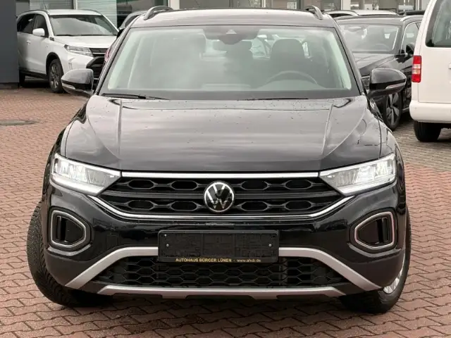 Volkswagen T-Roc view 2