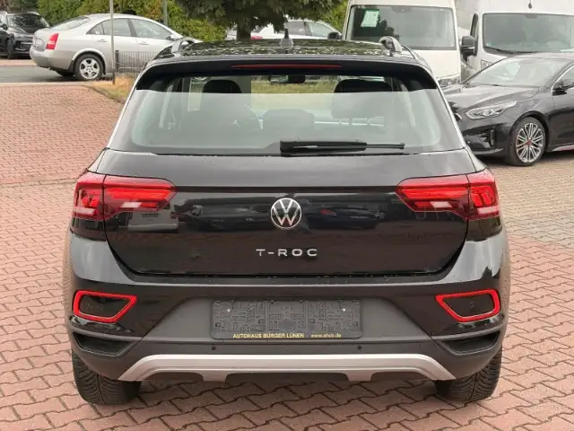 Volkswagen T-Roc view 5