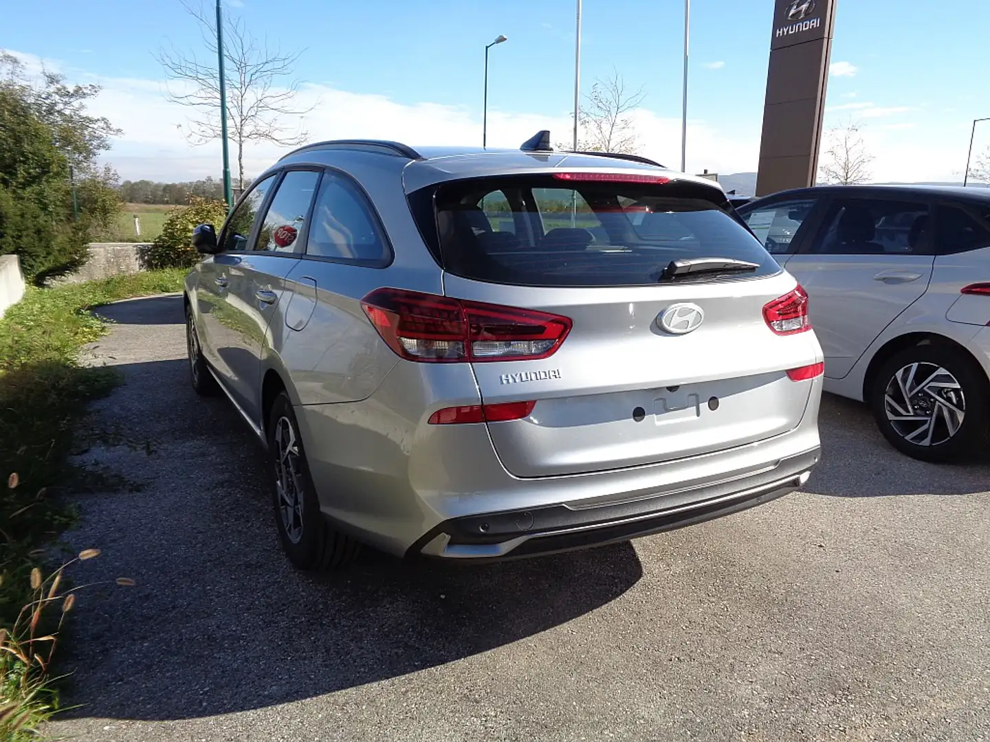 Hyundai i30 Kombi 1,0 TGDI Go! Silber - 2