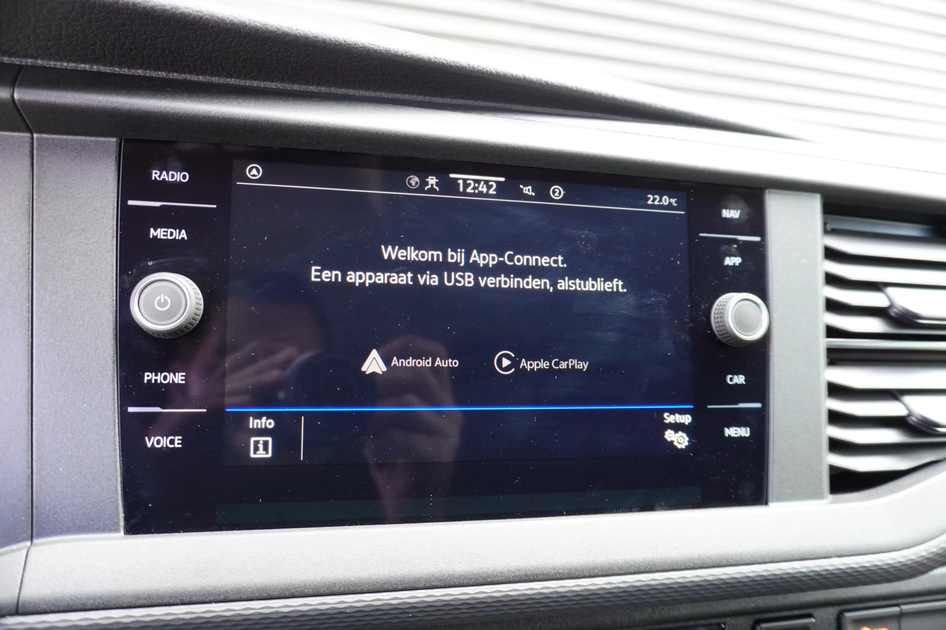 Volkswagen Transporter 2.0 TDI L1H1 28 110pk Trekhaak Navigatie Apple Car — photo 14