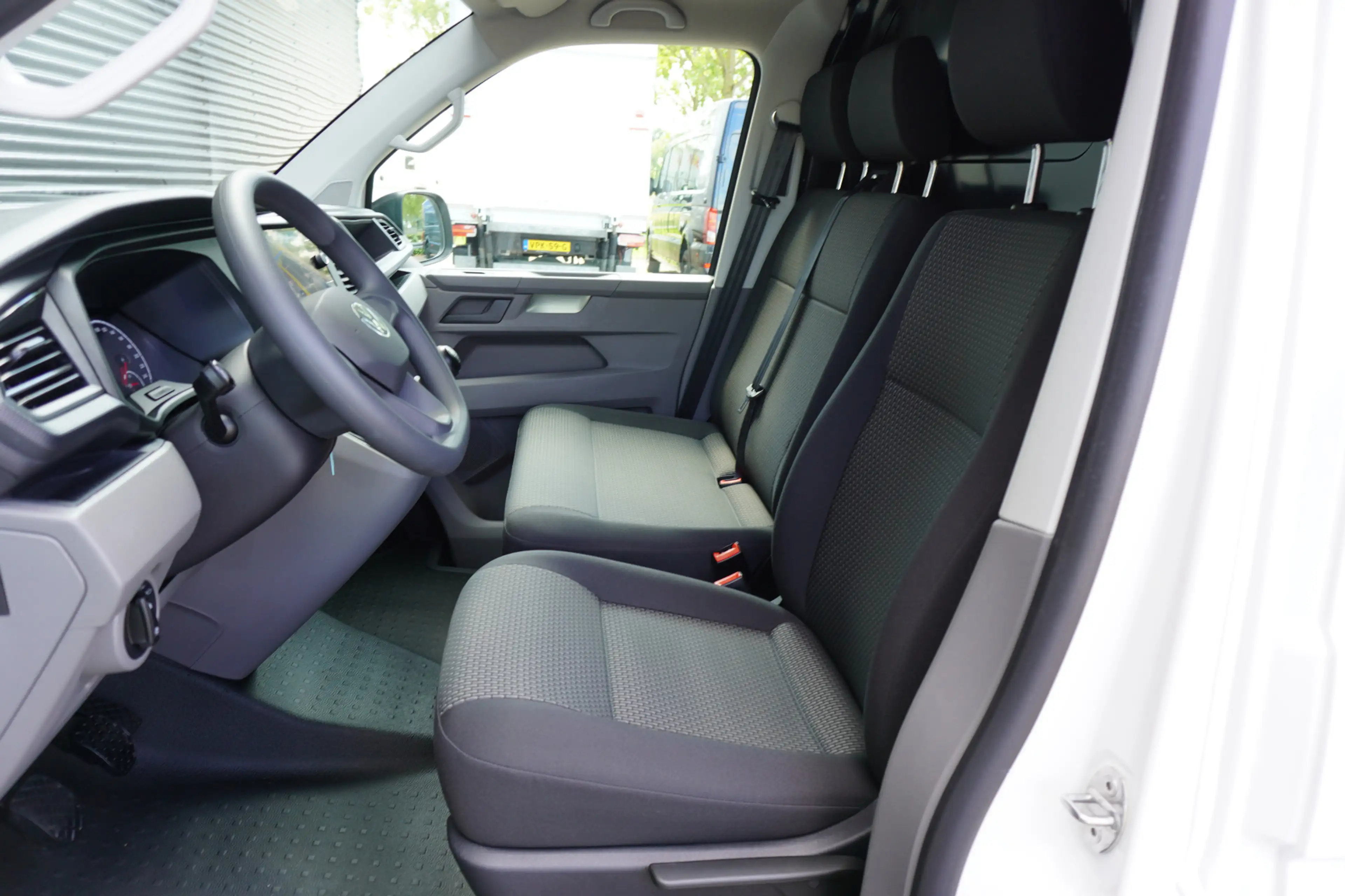 Volkswagen Transporter 2.0 TDI L1H1 28 110pk Trekhaak Navigatie Apple Car — photo 8