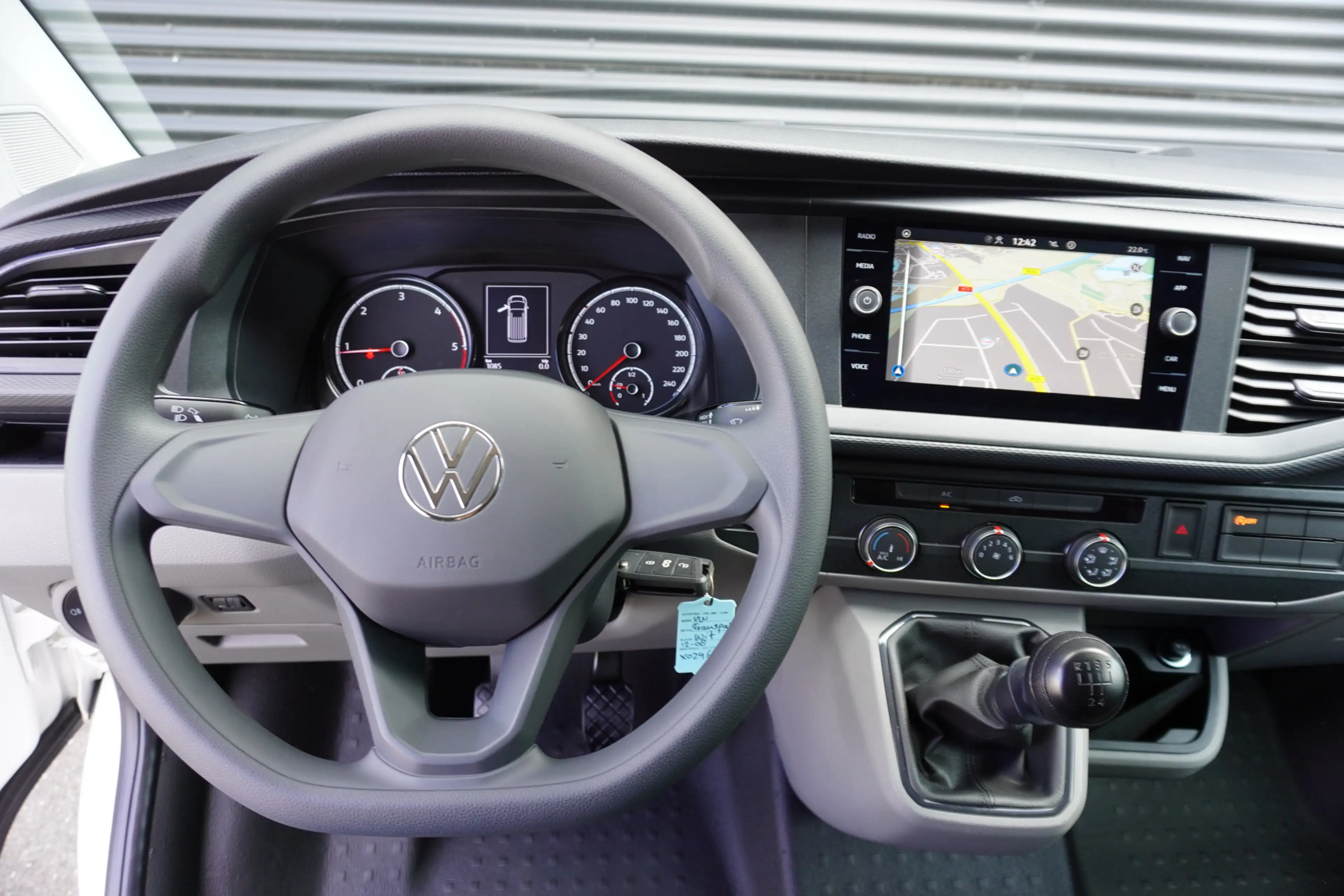 Volkswagen Transporter 2.0 TDI L1H1 28 110pk Trekhaak Navigatie Apple Car — photo 9