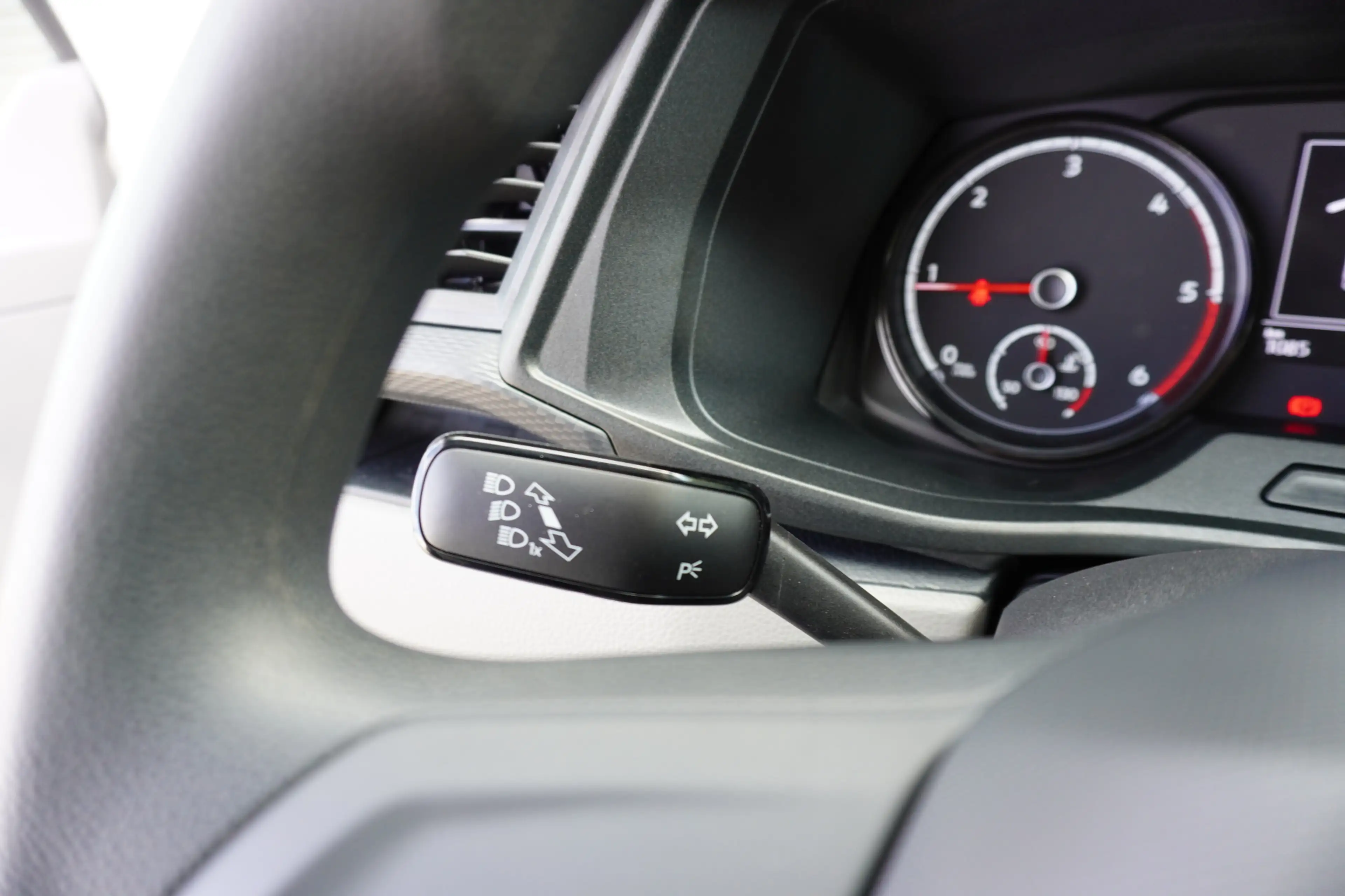 Volkswagen Transporter 2.0 TDI L1H1 28 110pk Trekhaak Navigatie Apple Car — photo 10